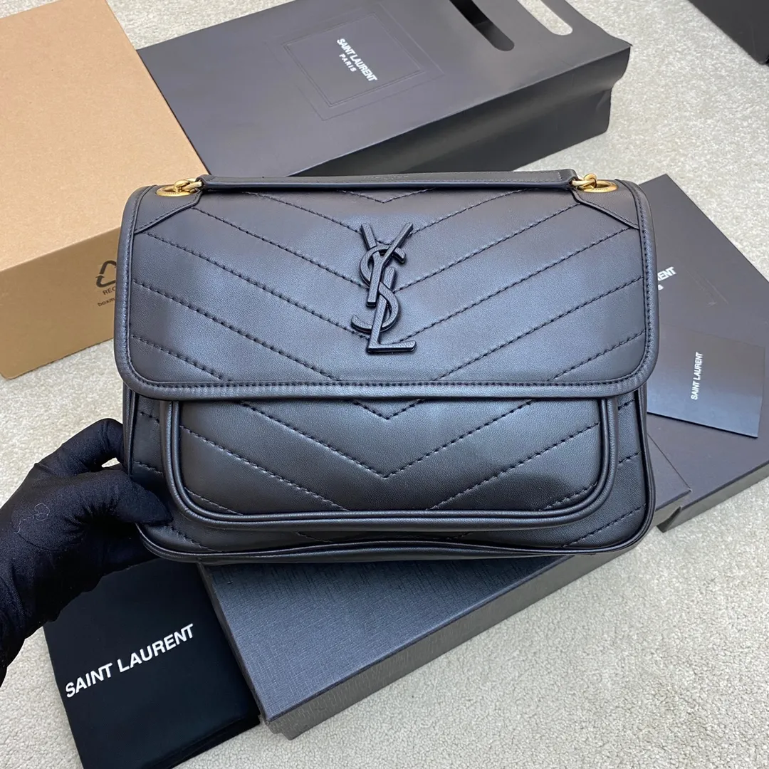Black sheepskin/gold 🌈New YSL Niki medium size original black plain sheepskin🐏 Very soft to the touch, practical and fashionable! Nlkl's popularity has spread across all major fashion platforms. It can be carried diagonally on one shoulder and is a versatile item! 20230850 Model: 498894 [original leather] Size: 28x20x8.5cm