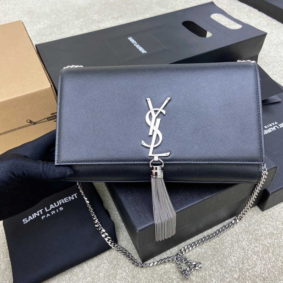 💰1300 ball pattern black/silver buckle 🌈Y’s most classic style Kate crocodile pattern chain crossbody bag! A versatile style that is a must-have in every girl’s wardrobe! High-quality original crocodile-embossed cowhide, wear-resistant and scratch-resistant, no need to take special care of it💫Believe me, kate is definitely an eternal classic. No one can say that they are fashionable without a Y family tassel bag👍20210650 Model: 377829 Size: 24*14.5*5.5cm