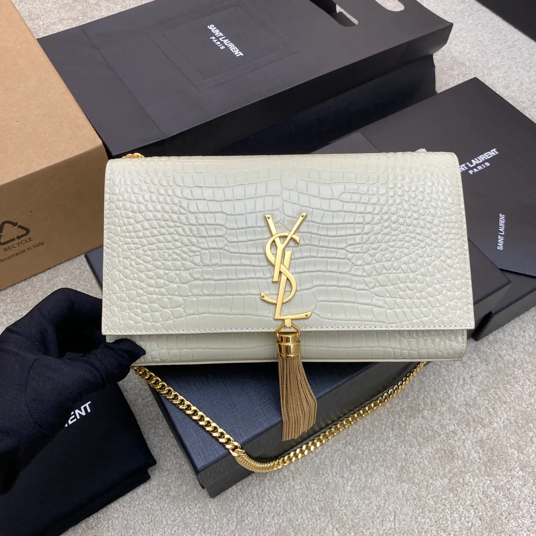 💰1300 Milk White Crocodile/Gold 🌈Y’s most classic style Kate crocodile pattern chain crossbody bag! A versatile style that is a must-have in every girl’s wardrobe! High-quality original crocodile embossed cowhide, wear-resistant and scratch-resistant, no need to take special care of it💫Believe me, kate is definitely an eternal classic. No Y family tassel bag would dare to call itself fashionable👍20210650 Model: 377829 [original leather] Size: 24*14.5*5.5cm