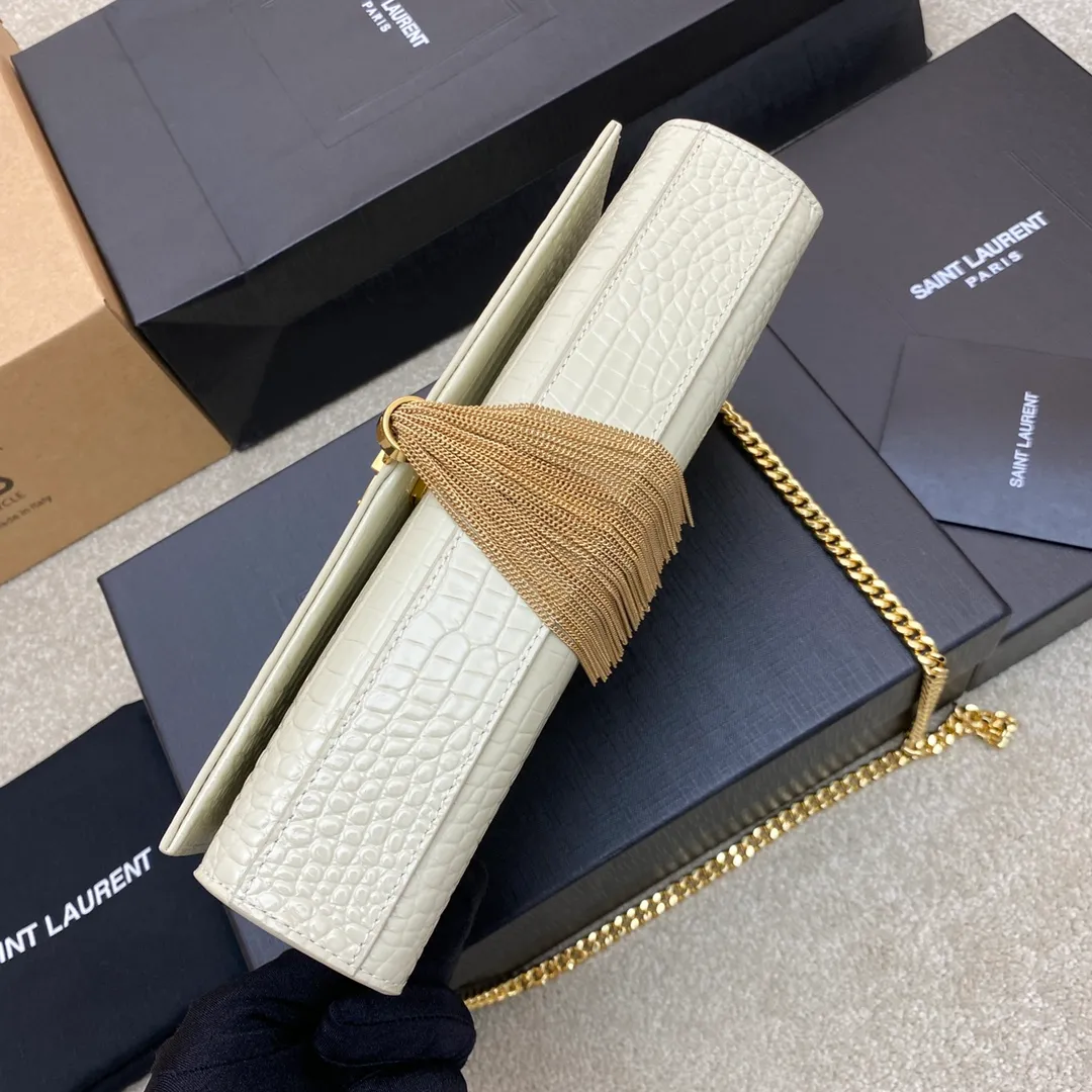 💰1300 Milk White Crocodile/Gold 🌈Y’s most classic style Kate crocodile pattern chain crossbody bag! A versatile style that is a must-have in every girl’s wardrobe! High-quality original crocodile embossed cowhide, wear-resistant and scratch-resistant, no need to take special care of it💫Believe me, kate is definitely an eternal classic. No Y family tassel bag would dare to call itself fashionable👍20210650 Model: 377829 [original leather] Size: 24*14.5*5.5cm