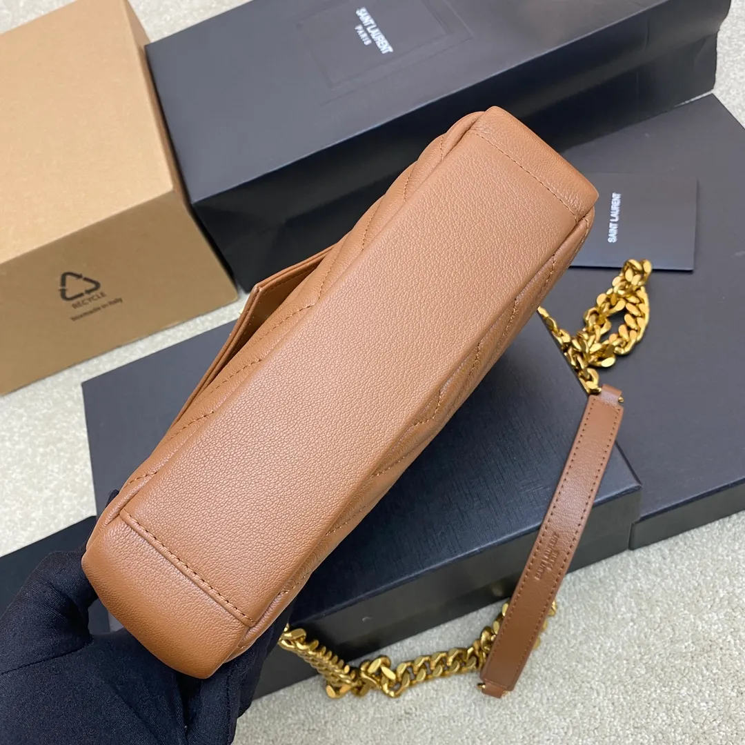 Caramel goatskin/antique gold 🌈1000-year-old messenger bag, a street photography artifact 👍The preferred style of many celebrities and Hollywood goddesses. It looks good no matter how you wear it, and it doesn’t feel out of place. It looks casual and handsome when paired with casual wear. It looks elegant and luxurious when paired with formal wear. It is a bag that can be carried on any occasion! ! This year’s in bag must be you 😎20230750 Model: 392737 [original leather] Size: 24x17x6cm