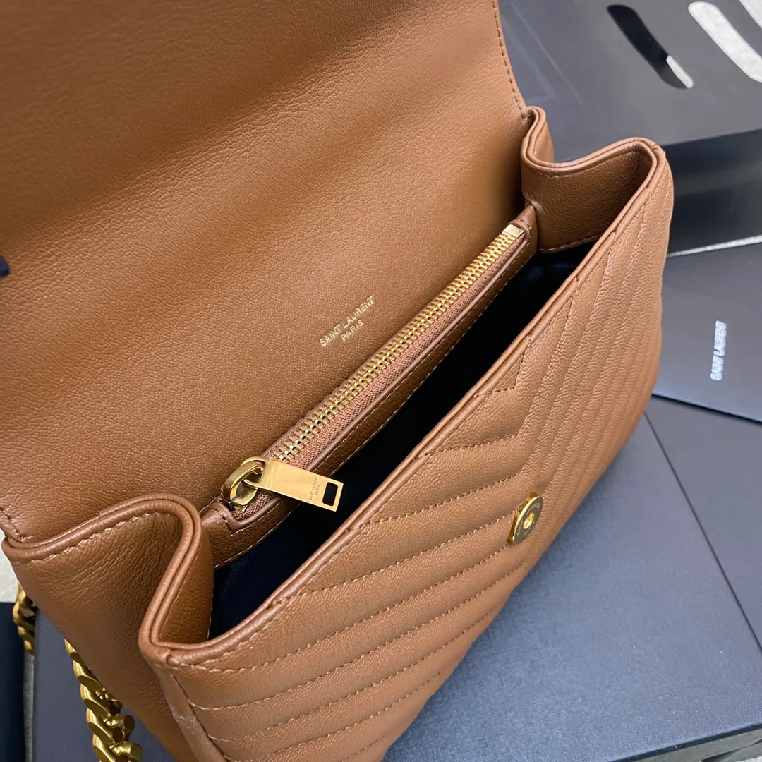 Caramel goatskin/antique gold 🌈1000-year-old messenger bag, a street photography artifact 👍The preferred style of many celebrities and Hollywood goddesses. It looks good no matter how you wear it, and it doesn’t feel out of place. It looks casual and handsome when paired with casual wear. It looks elegant and luxurious when paired with formal wear. It is a bag that can be carried on any occasion! ! This year’s in bag must be you 😎20230750 Model: 392737 [original leather] Size: 24x17x6cm