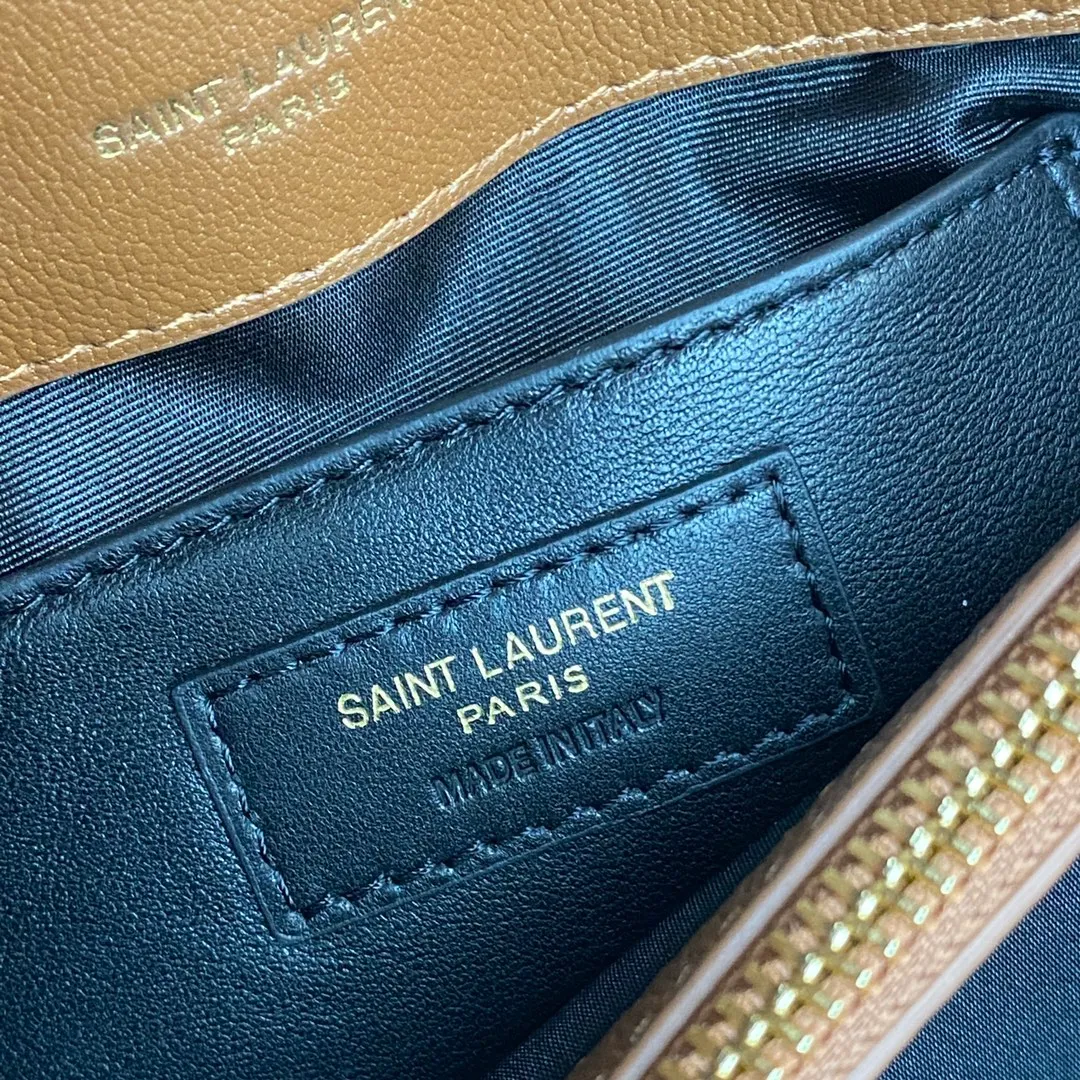 Caramel goatskin/antique gold 🌈1000-year-old messenger bag, a street photography artifact 👍The preferred style of many celebrities and Hollywood goddesses. It looks good no matter how you wear it, and it doesn’t feel out of place. It looks casual and handsome when paired with casual wear. It looks elegant and luxurious when paired with formal wear. It is a bag that can be carried on any occasion! ! This year’s in bag must be you 😎20230750 Model: 392737 [original leather] Size: 24x17x6cm