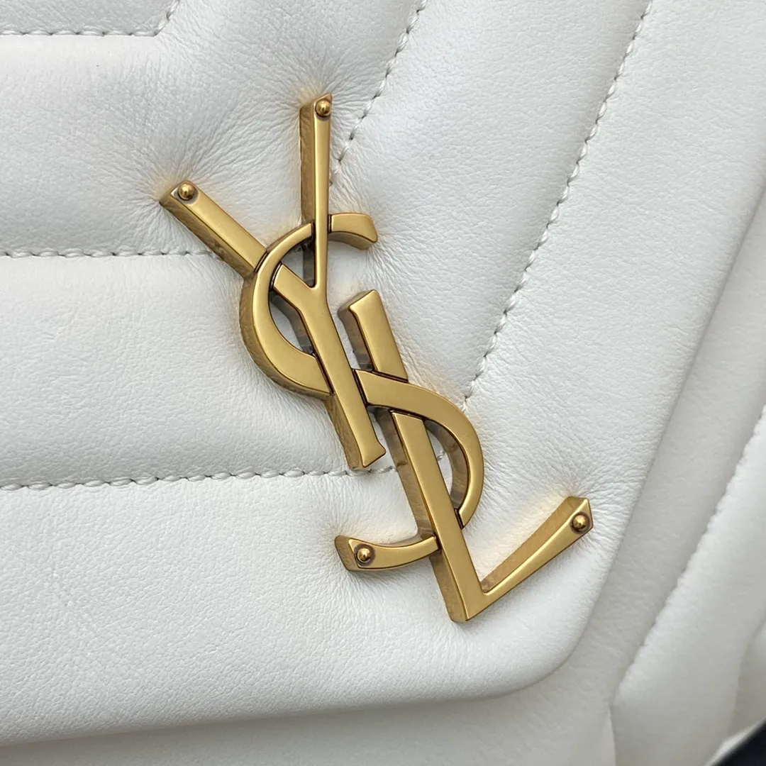 White plain leather/gold 🌈The best-selling YSL LOULOU medium long envelope satchel, classic soft shape front flap bag with metal linked YSL logo, metal and leather chain shoulder straps and Y-shaped stitching SLP upgraded version of the flip messenger bag, made of top calfskin 👍Casual and fashionable matching, showing a high-end atmosphere💋The shoulder straps can be combined into two to be carried on the shoulder, or can be carried cross-body! 20220820 Model: 392277 [original leather] Size: 25x17x9cm