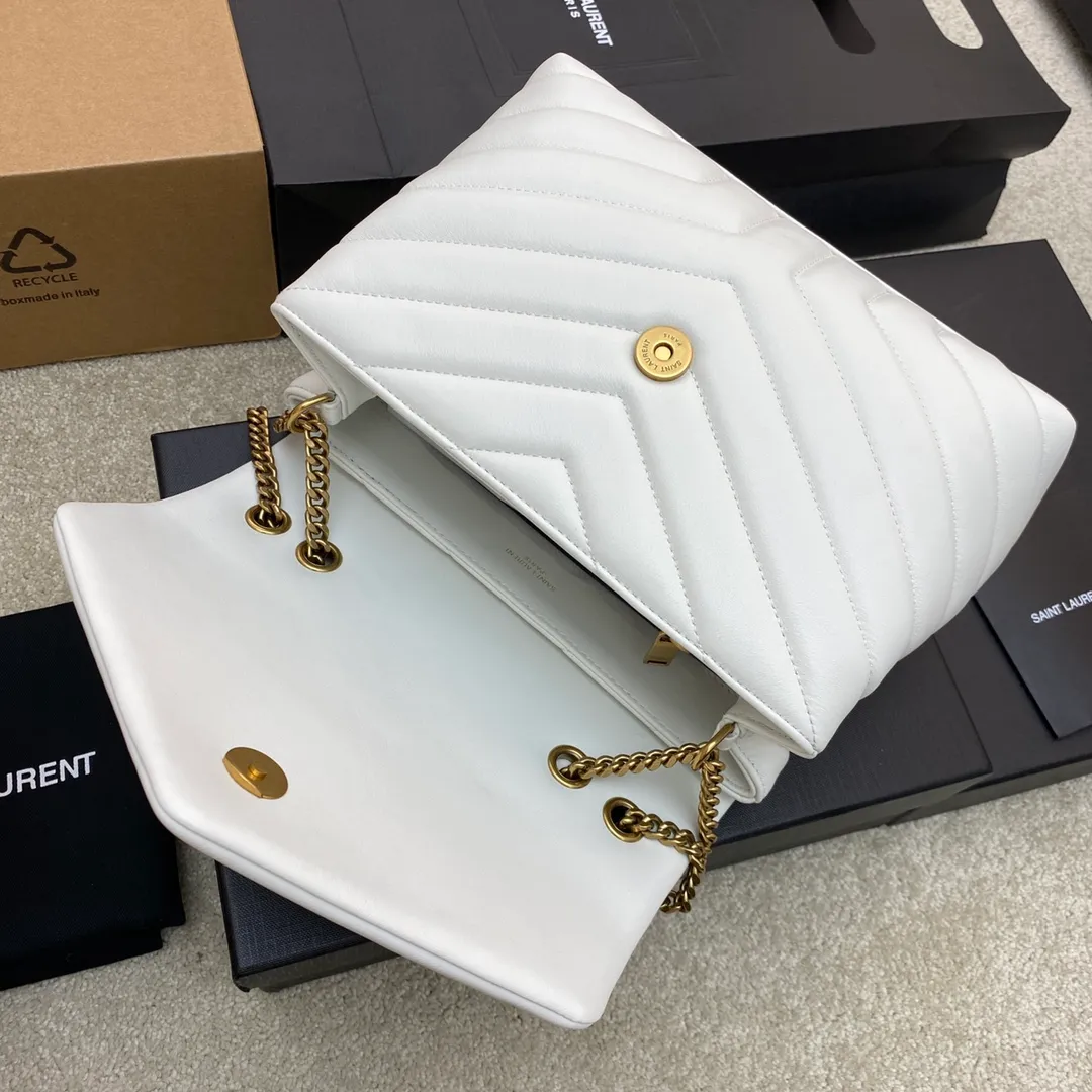 White plain leather/gold 🌈The best-selling YSL LOULOU medium long envelope satchel, classic soft shape front flap bag with metal linked YSL logo, metal and leather chain shoulder straps and Y-shaped stitching SLP upgraded version of the flip messenger bag, made of top calfskin 👍Casual and fashionable matching, showing a high-end atmosphere💋The shoulder straps can be combined into two to be carried on the shoulder, or can be carried cross-body! 20220820 Model: 392277 [original leather] Size: 25x17x9cm