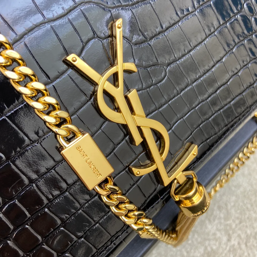 💰1300 Black small crocodile pattern/gold buckle [original leather] 🌈Y’s most classic style Kate crocodile pattern chain crossbody bag! A versatile style that is a must-have in every girl’s wardrobe! High-quality original crocodile-embossed cowhide, wear-resistant and scratch-resistant, no need to take special care of it💫Believe me, kate is definitely an eternal classic. No one can say that they are fashionable without a Y family tassel bag👍20210650 Model: 377829 Size: 24*14.5*5.5cm
