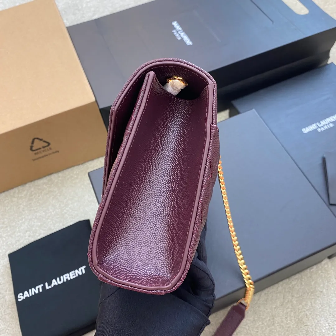Burgundy ball pattern/gold buckle 🌈YSL new style 𝑬𝒏𝒗𝒆𝒍𝒐𝒑𝒆#Small size 21CM Original grain embossed quilted leather envelope bag is classic and timeless, the sky-high V pattern and rhombus caviar pattern, Italian ZP original cowhide with eye-catching Y family logo, elegant and fashionable all in one! Get it and it’s ZP! 20220680 Model: 600915 [original leather] Size: 21x13x6cm