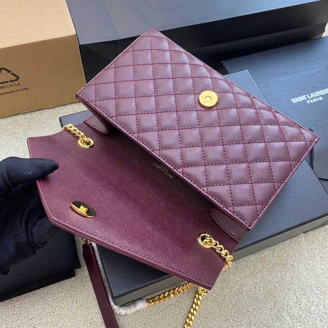 Burgundy ball pattern/gold buckle 🌈YSL new style 𝑬𝒏𝒗𝒆𝒍𝒐𝒑𝒆#Small size 21CM Original grain embossed quilted leather envelope bag is classic and timeless, the sky-high V pattern and rhombus caviar pattern, Italian ZP original cowhide with eye-catching Y family logo, elegant and fashionable all in one! Get it and it’s ZP! 20220680 Model: 600915 [original leather] Size: 21x13x6cm