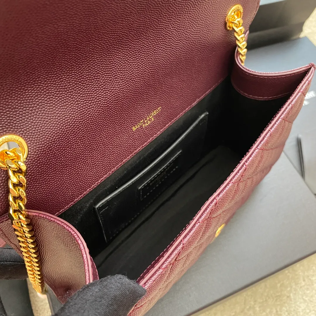 Burgundy ball pattern/gold buckle 🌈YSL new style 𝑬𝒏𝒗𝒆𝒍𝒐𝒑𝒆#Small size 21CM Original grain embossed quilted leather envelope bag is classic and timeless, the sky-high V pattern and rhombus caviar pattern, Italian ZP original cowhide with eye-catching Y family logo, elegant and fashionable all in one! Get it and it’s ZP! 20220680 Model: 600915 [original leather] Size: 21x13x6cm