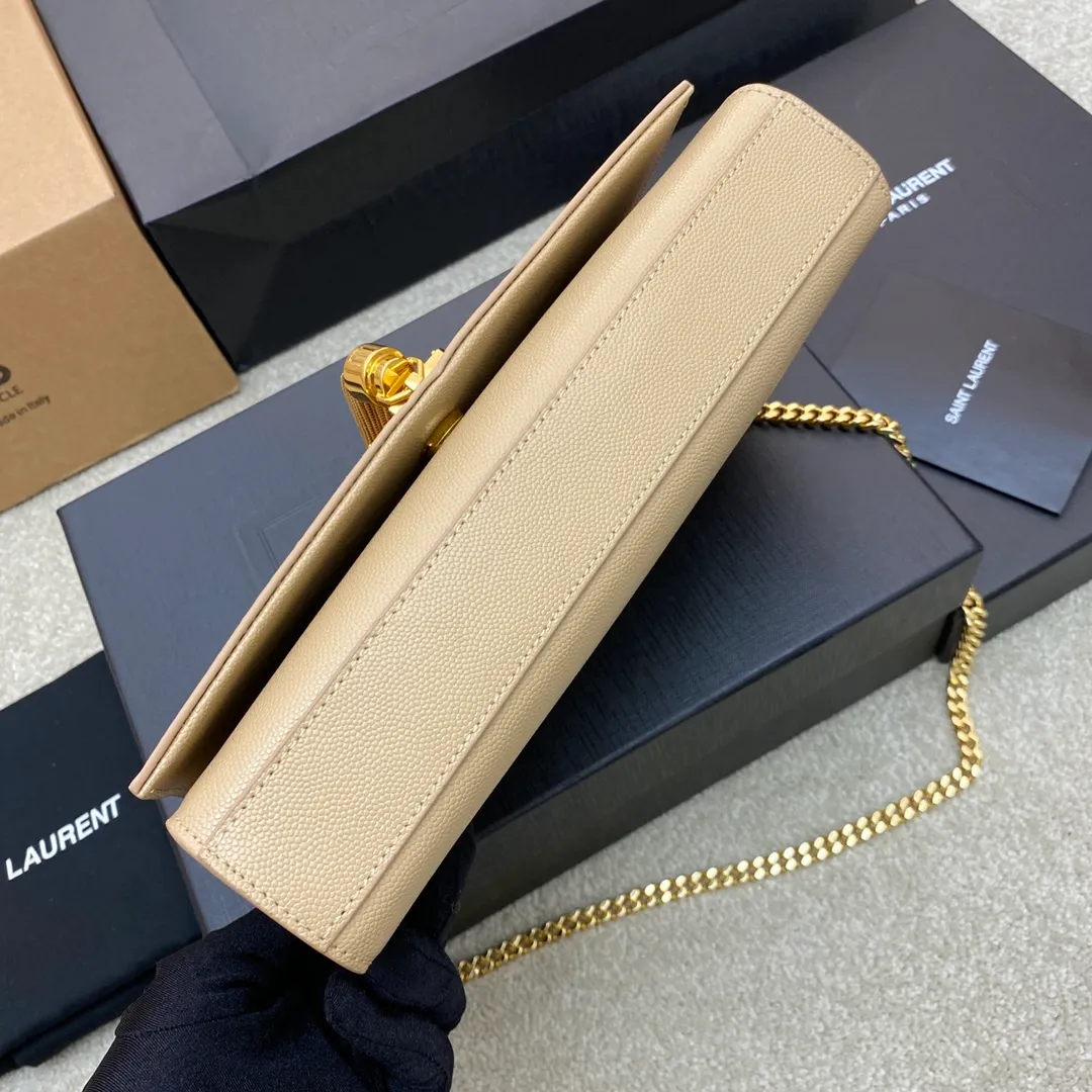 💰1300 ball pattern apricot/gold buckle 🌈Y’s most classic style Kate crocodile pattern chain crossbody bag! A versatile style that is a must-have in every girl’s wardrobe! High-quality original crocodile embossed cowhide, wear-resistant and scratch-resistant, no need to take special care of it💫Believe me, kate is definitely an eternal classic. No Y family tassel bag would dare to call itself fashionable👍20210650 Model: 377829 [original leather] Size: 24*14.5*5.5cm