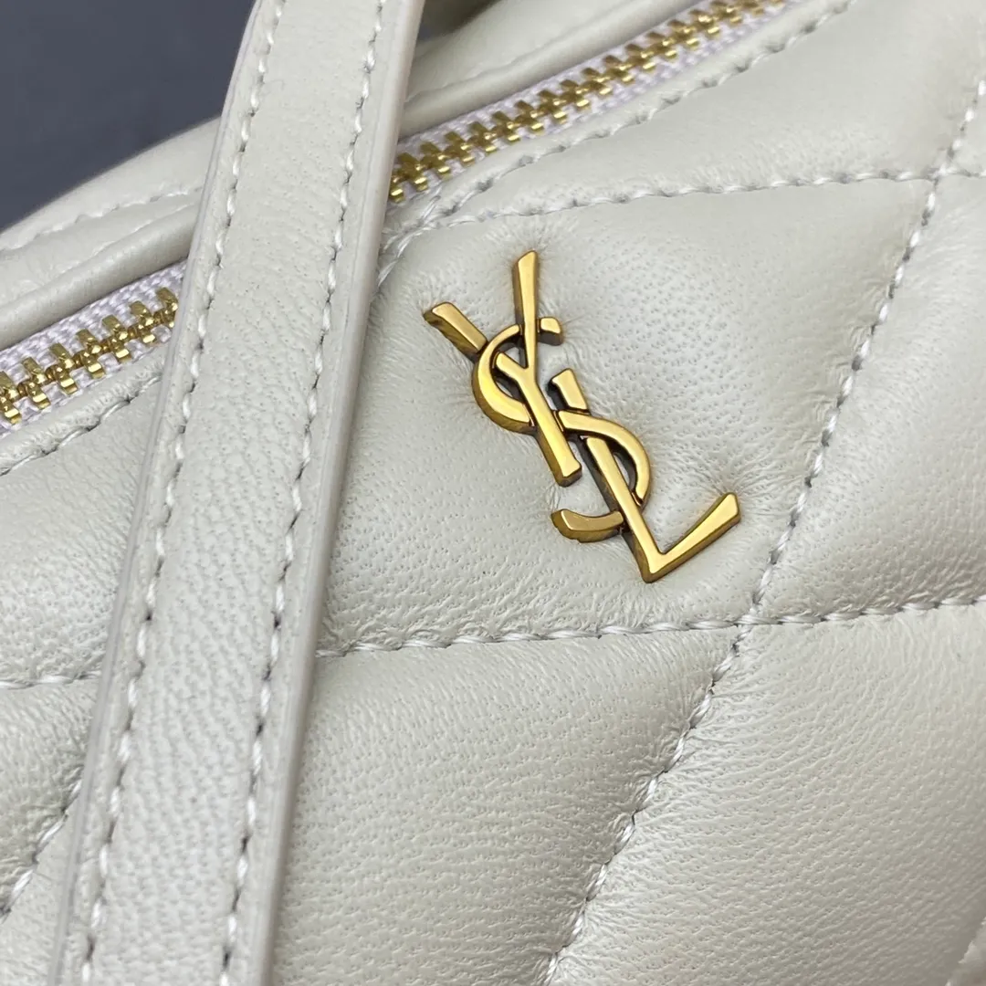 p1320 The top product on the market, sheepskin white/gold 🌈YSL’s new sade small armpit cylinder bag, lambskin 🐏 with retro metal chain, just right for those who like small round bags 🤗The capacity is much larger than woc, and it looks great on the back in summer 👍20220660 Model: 699703 [original leather] Size: 20x10x10cm