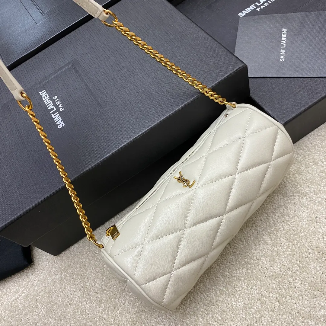 p1320 The top product on the market, sheepskin white/gold 🌈YSL’s new sade small armpit cylinder bag, lambskin 🐏 with retro metal chain, just right for those who like small round bags 🤗The capacity is much larger than woc, and it looks great on the back in summer 👍20220660 Model: 699703 [original leather] Size: 20x10x10cm
