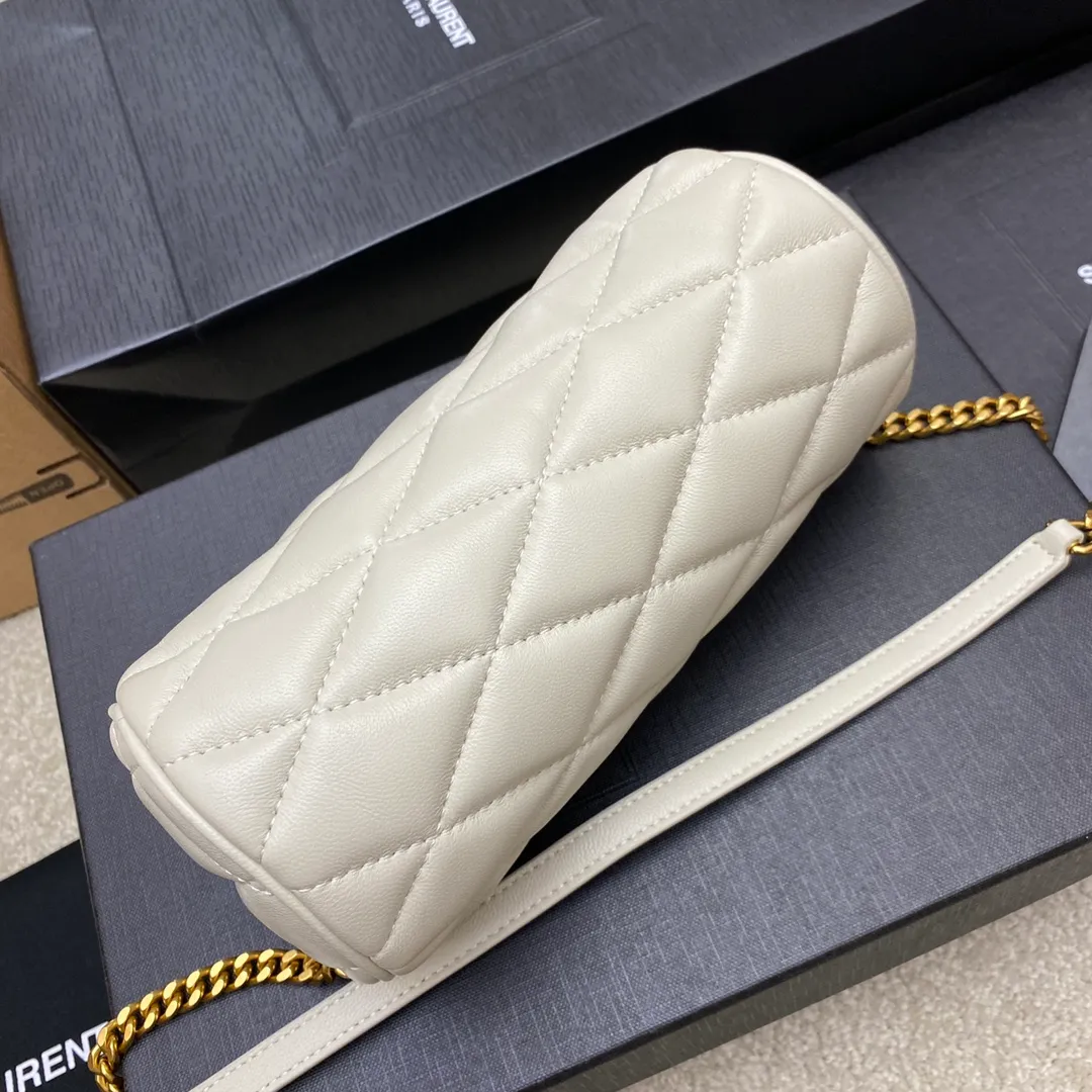 p1320 The top product on the market, sheepskin white/gold 🌈YSL’s new sade small armpit cylinder bag, lambskin 🐏 with retro metal chain, just right for those who like small round bags 🤗The capacity is much larger than woc, and it looks great on the back in summer 👍20220660 Model: 699703 [original leather] Size: 20x10x10cm