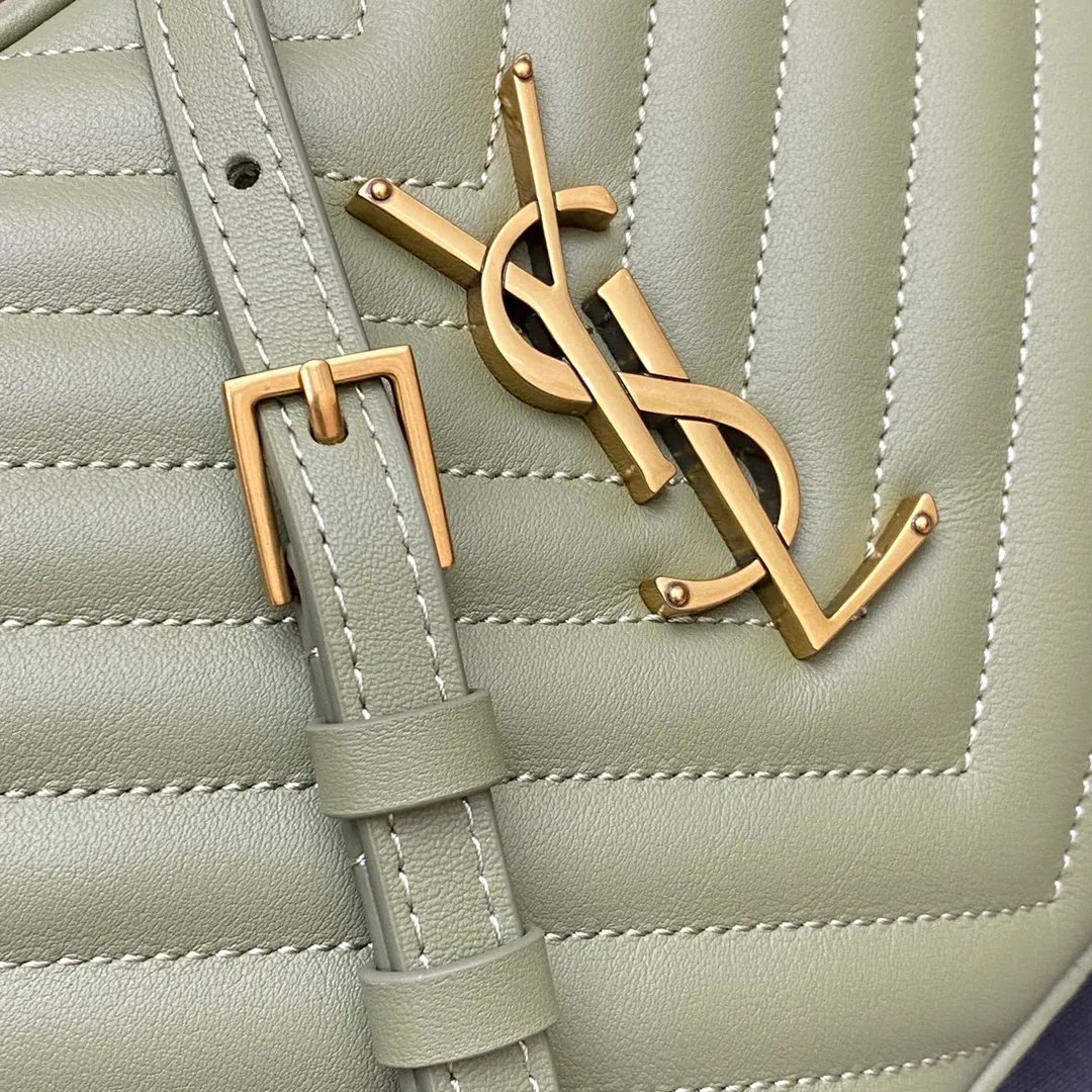 Avocado green plain leather/gold 🌈The popular Y family LOU BAG camera bag is super lightweight and has an amazing capacity 👍Original ZP leather‼ ️Delicate and high-end, the leather feels super good👍The simple bag body is embellished with Y’s classic logo, the shoulder straps can be adjusted, and the tassel pendant can be removed, making it lightweight and versatile! 20220680 Model: 505730 [original leather] Size: 23*16*6cm
