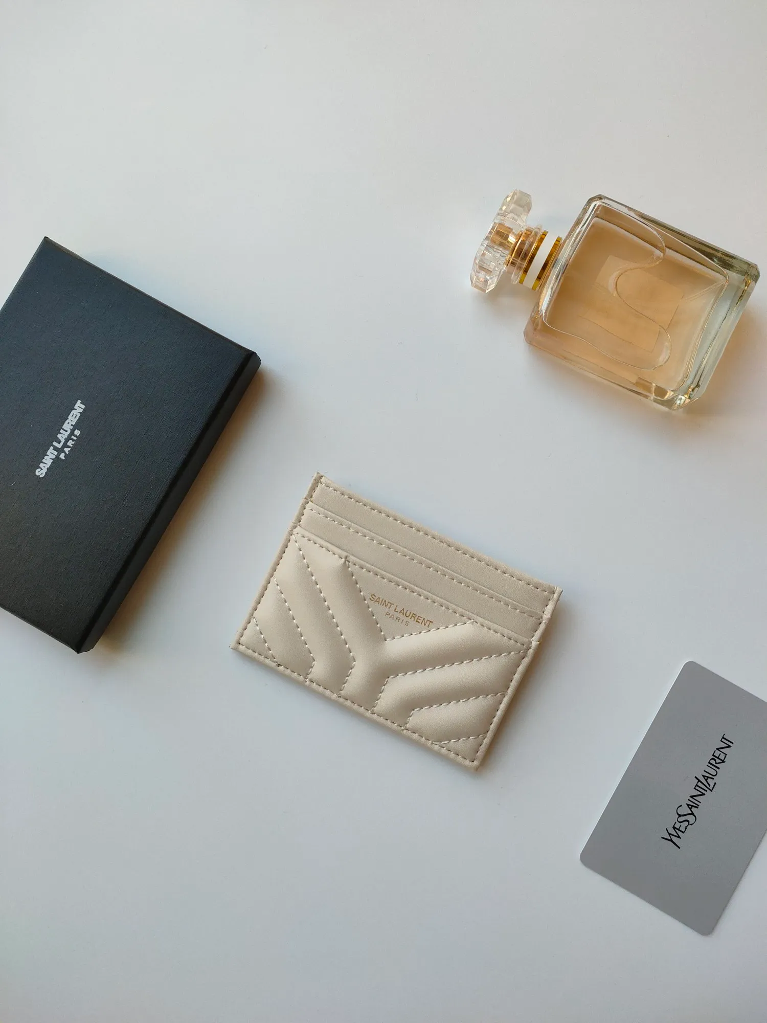 💰90 Yves Saint Laurent new product shipped 👉 Genuine pickup bag 🎀 Jacquard embossed stitching cowhide credit card holder, YSL logo hot stamping, copy details 😋 Style number: 705218 😎 Size: 10.5×7.5cm