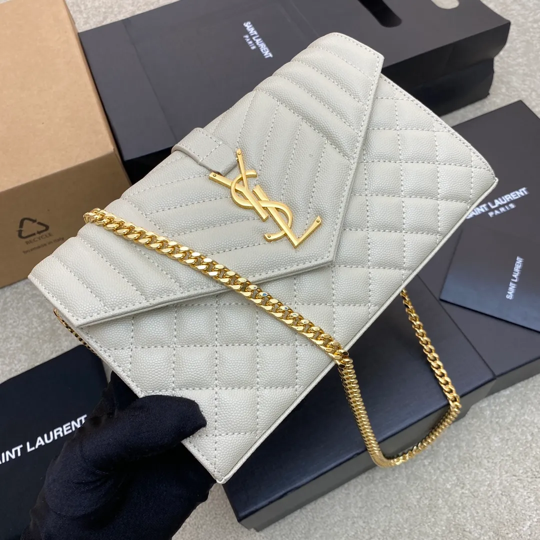 💰1300 white ball pattern/gold buckle 🌈YSL latest ENVELOPE Woc envelope bag ✉️Original caviar ball pattern, engraved inner zipper compartment, can be used as a clutch bag or as a shoulder bag. There are multiple card slots inside. Compact and practical 👍20220650 Model: 620280 [original leather] Size: 22.5x14x4cm