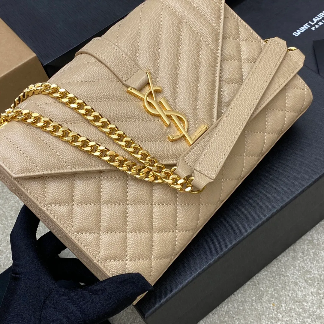 Apricot ball pattern/gold buckle 🌈𝑬𝒏𝒗𝒆𝒍𝒐𝒑𝒆 medium grain embossed quilted genuine leather envelope bag, classic is eternal, the sky-high V pattern and rhombus caviar pattern, Italian original cowhide with eye-catching Y family logo, elegant and fashionable all in one! One chain and three backs, single chain cross-body, double chain single back, single chain single back are all perfect🤗Little fairies of different heights, there is always a way to carry it that suits you❤️20230750 Model: 392739 [original leather] Size: 24x17.5x6cm