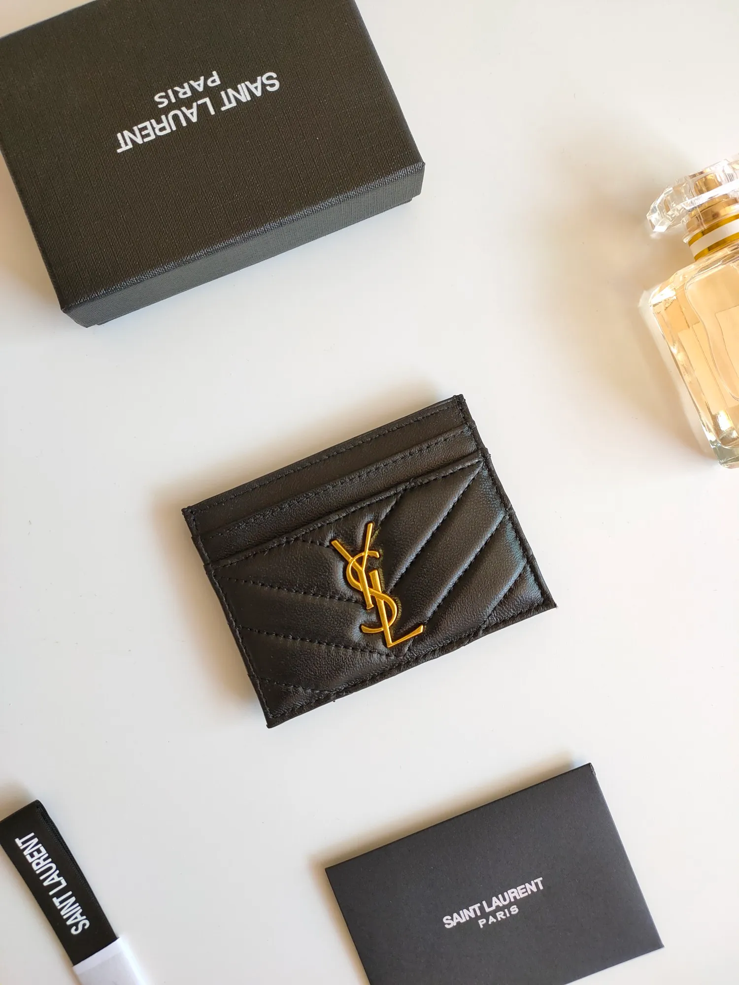 💰90 Saint Laurent new product shipped👉Genuine pickup bag, 🎀Sheep pattern microfiber lining, jacquard embossed stitching sheepskin credit card holder, metal interlocking YSL logo original single-pair hardware, replica details😋Style number: 423291😎Size: 10.5×7.5×0.5cm