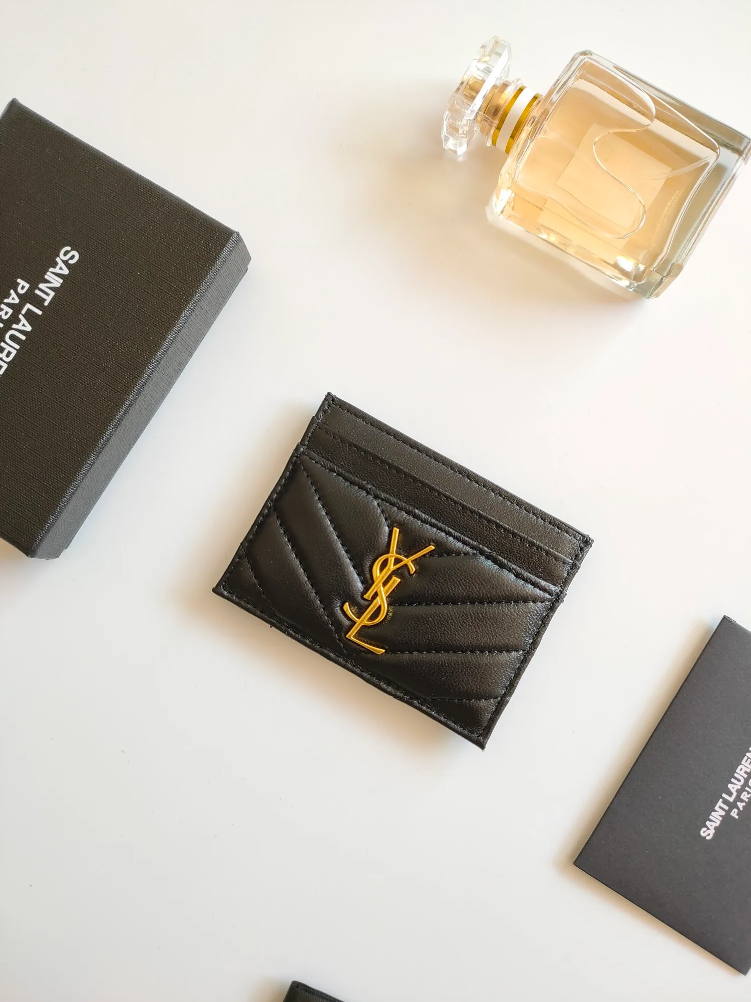 💰90 Saint Laurent new product shipped👉Genuine pickup bag, 🎀Sheep pattern microfiber lining, jacquard embossed stitching sheepskin credit card holder, metal interlocking YSL logo original single-pair hardware, replica details😋Style number: 423291😎Size: 10.5×7.5×0.5cm