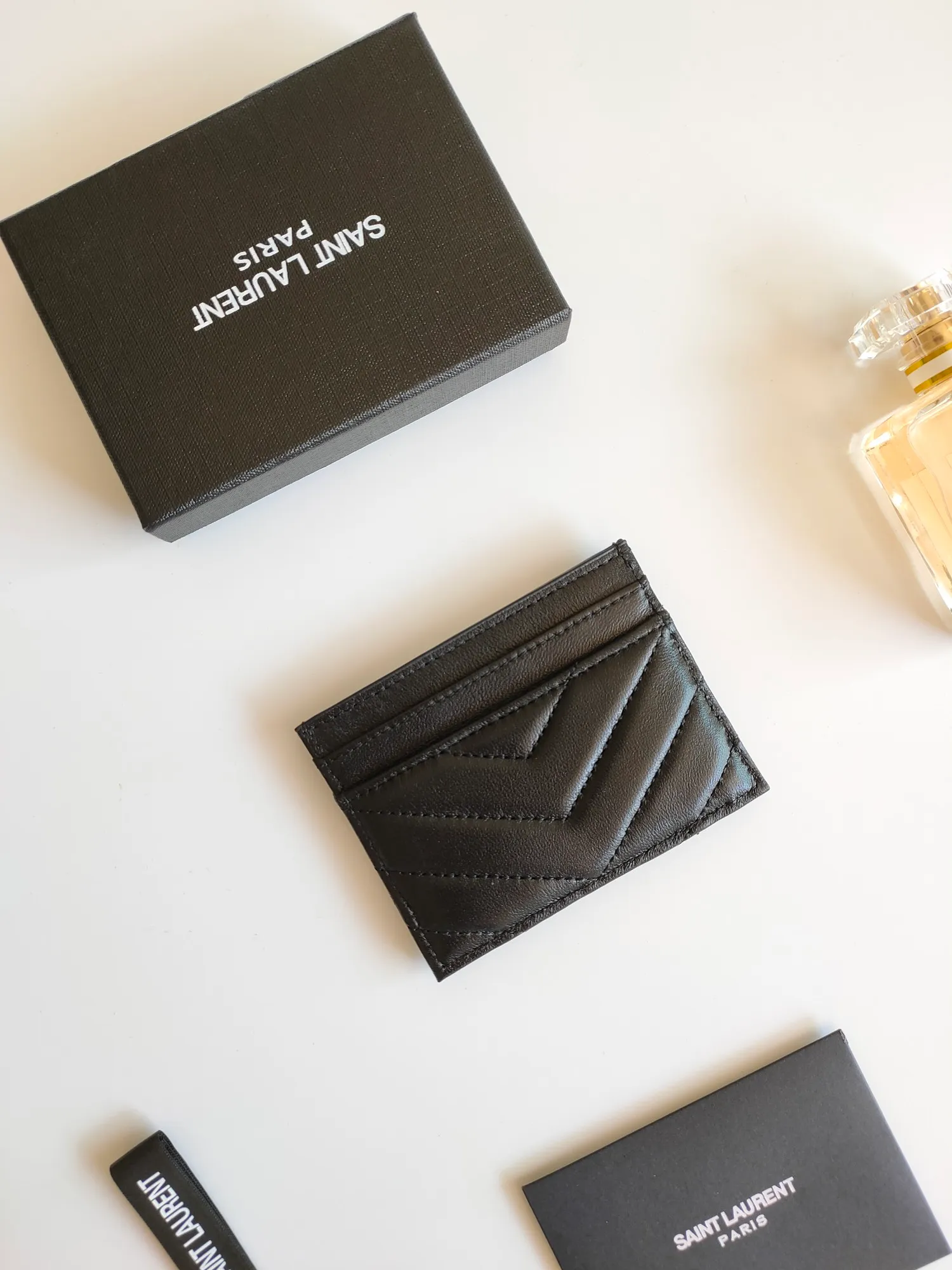 💰90 Saint Laurent new product shipped👉Genuine pickup bag, 🎀Sheep pattern microfiber lining, jacquard embossed stitching sheepskin credit card holder, metal interlocking YSL logo original single-pair hardware, replica details😋Style number: 423291😎Size: 10.5×7.5×0.5cm