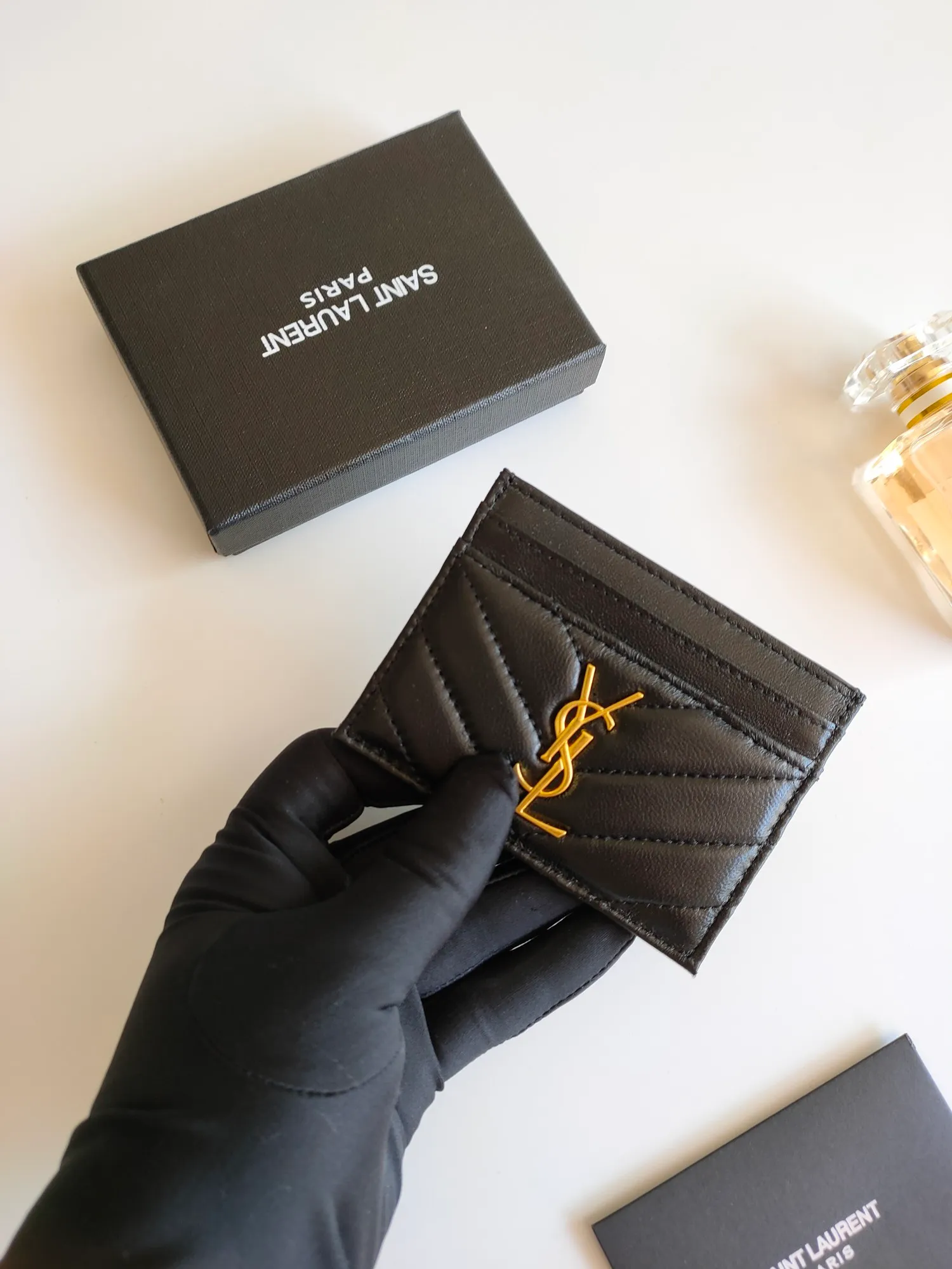 💰90 Saint Laurent new product shipped👉Genuine pickup bag, 🎀Sheep pattern microfiber lining, jacquard embossed stitching sheepskin credit card holder, metal interlocking YSL logo original single-pair hardware, replica details😋Style number: 423291😎Size: 10.5×7.5×0.5cm