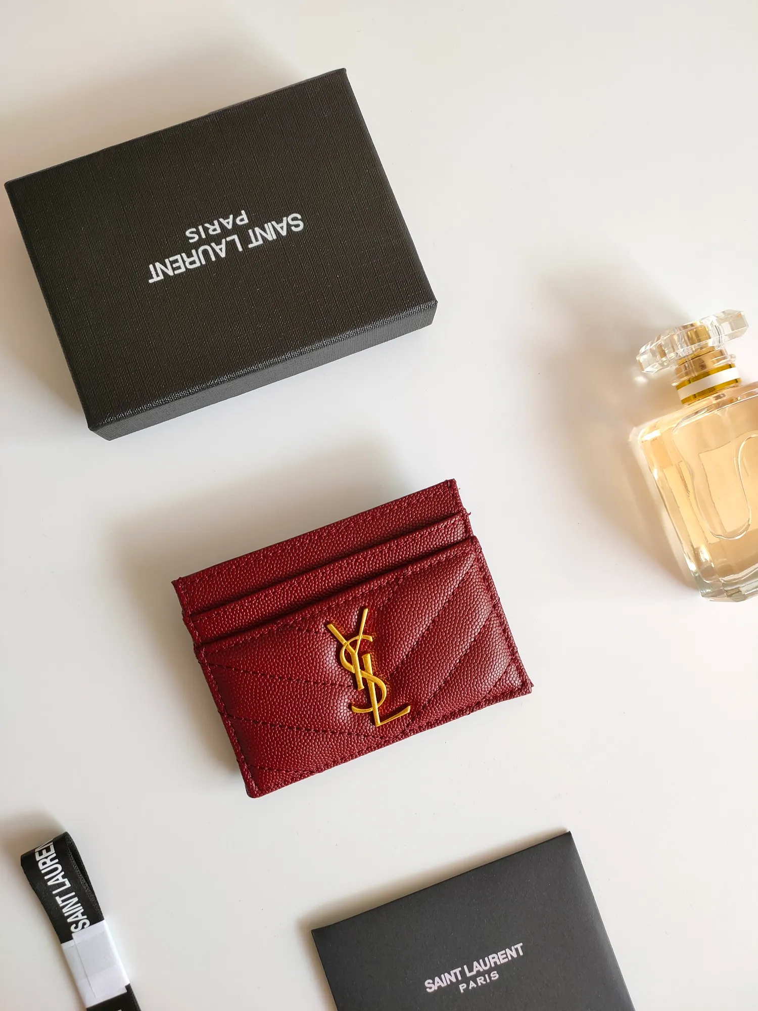 💰90 Yves Saint Laurent new product shipped👉Genuine pickup bag, cowhide ball pattern🎀Sheep pattern microfiber lining, jacquard stitching genuine leather credit card holder, metal interlocking YSL logo original single-pair hardware, replica details😋Style number: 423291😎Dimensions: 10.5×7.5×0.5cm
