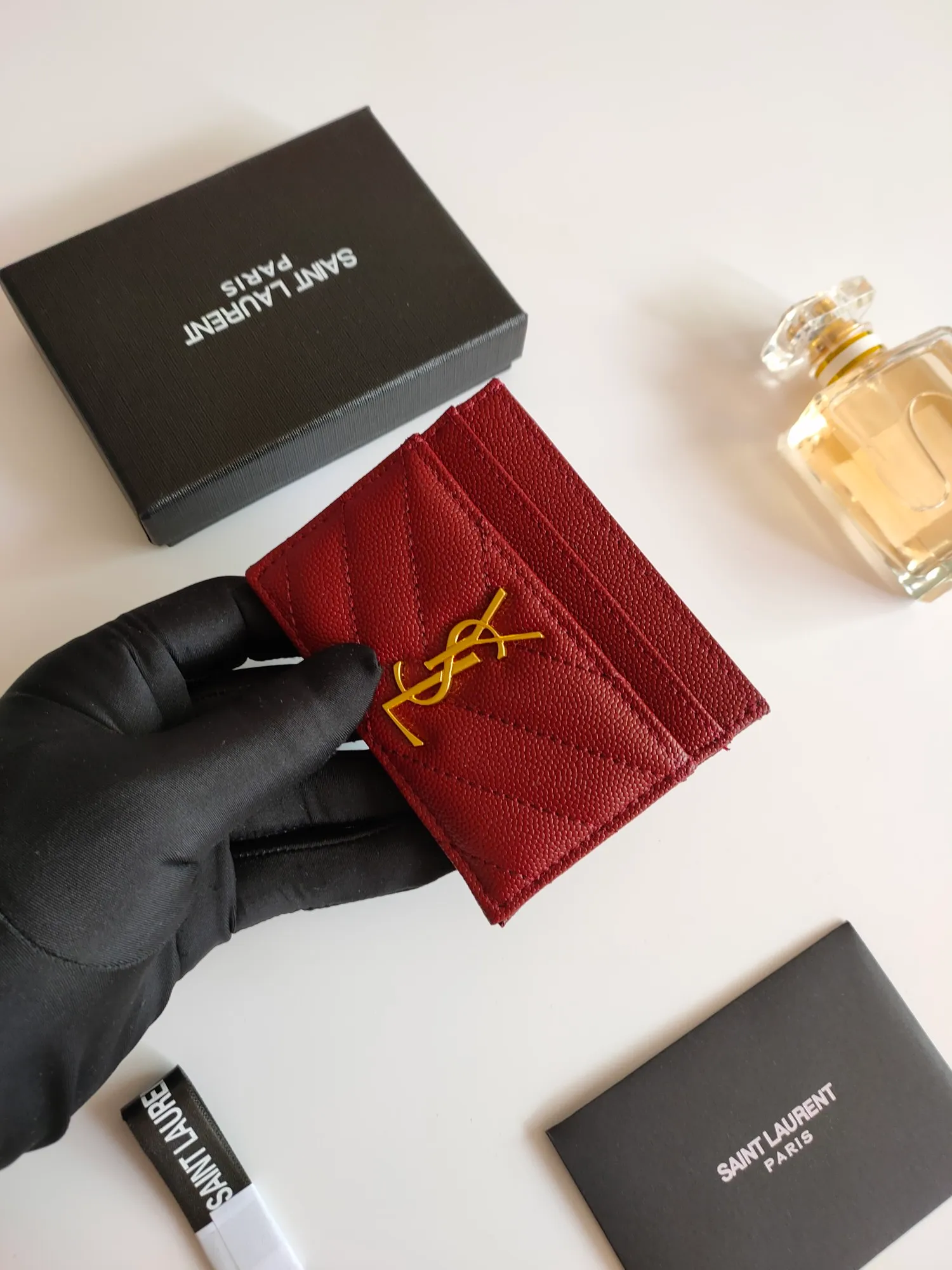 💰90 Yves Saint Laurent new product shipped👉Genuine pickup bag, cowhide ball pattern🎀Sheep pattern microfiber lining, jacquard stitching genuine leather credit card holder, metal interlocking YSL logo original single-pair hardware, replica details😋Style number: 423291😎Dimensions: 10.5×7.5×0.5cm