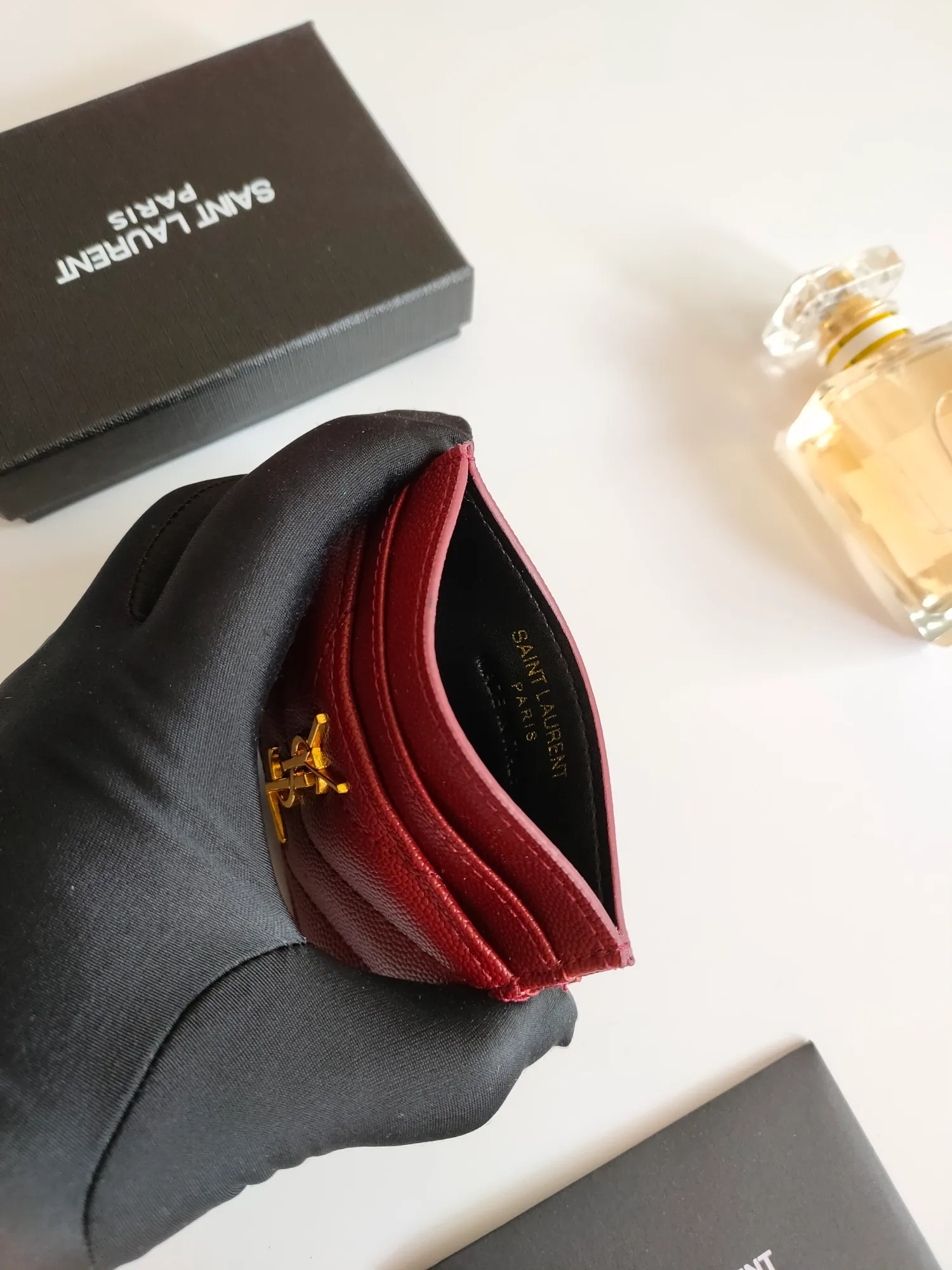 💰90 Yves Saint Laurent new product shipped👉Genuine pickup bag, cowhide ball pattern🎀Sheep pattern microfiber lining, jacquard stitching genuine leather credit card holder, metal interlocking YSL logo original single-pair hardware, replica details😋Style number: 423291😎Dimensions: 10.5×7.5×0.5cm