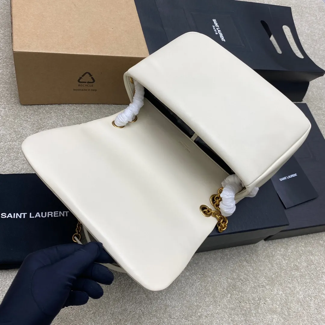 💰1760 milk white sheepskin/gold 🌈JAMIE 4.3 small original sheepskin handbag! Small bag in soft nappa leather with CARRE RIVE GAUCHE webbed topstitching. Lightweight and compact, with an adjustable sliding shoulder strap, it can be worn in a variety of ways. The bag is designed with a classic retro distressed version. It is very beautiful and fashionable, versatile for commuting, unexpectedly light and very practical! It can be carried by hand, carried on the shoulder or cross-body in various ways! An absolute must-have item! 20230880 Model: 763475 [original leather] Size: 26×15×7cm