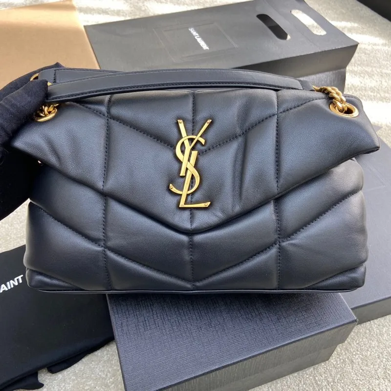 Black sheepskin/antique gold hardware 🌈LOULOU PUFFER Medium quilted lambskin bag, made of genuine genuine leather, feels soft and delicate, like embracing clouds☁️💋The classic Y family logo, chain and buttonhole hardware are all made of Barkin matte ancient gold hardware. The opening of the bag is folded and sealed with a magnetic snap buckle, which has first-class sealing and safety👍20210800 Size: 29x17x11cm Model: 577476 [original leather]
