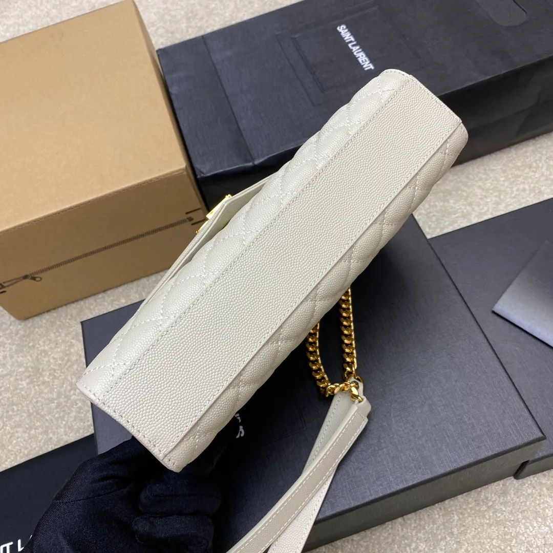 White ball pattern/gold buckle 🌈𝑬𝒏𝒗𝒆𝒍𝒐𝒑𝒆 medium grain embossed quilted genuine leather envelope bag, classic is eternal, the sky-high V pattern and rhombus caviar pattern, Italian original cowhide with eye-catching Y family logo, elegant and fashionable all in one! One chain and three backs, single chain cross-body, double chain single back, single chain single back are all perfect🤗Little fairies of different heights, there is always a way to carry it that suits you❤️20230750 Model: 392739 [original leather] Size: 24x17.5x6cm
