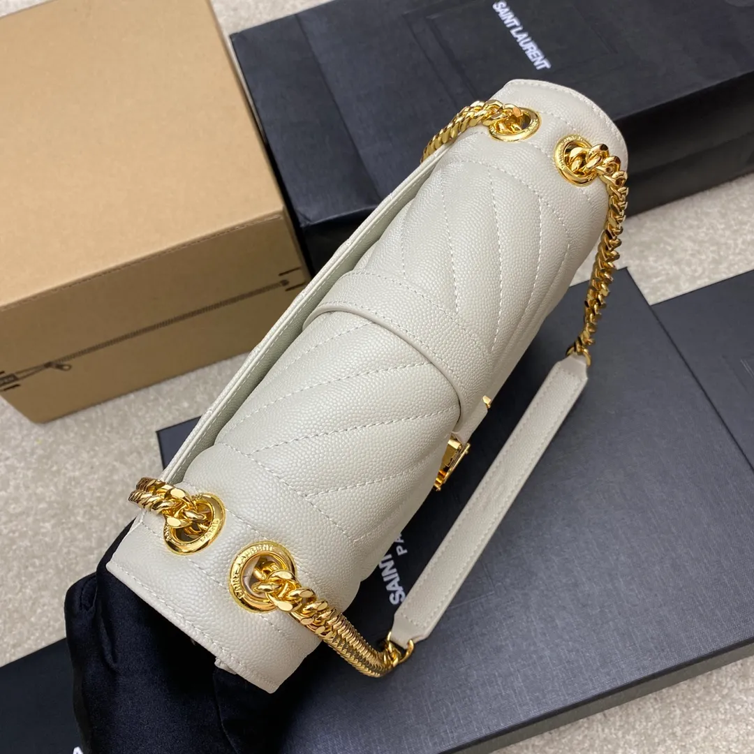 White ball pattern/gold buckle 🌈𝑬𝒏𝒗𝒆𝒍𝒐𝒑𝒆 medium grain embossed quilted genuine leather envelope bag, classic is eternal, the sky-high V pattern and rhombus caviar pattern, Italian original cowhide with eye-catching Y family logo, elegant and fashionable all in one! One chain and three backs, single chain cross-body, double chain single back, single chain single back are all perfect🤗Little fairies of different heights, there is always a way to carry it that suits you❤️20230750 Model: 392739 [original leather] Size: 24x17.5x6cm