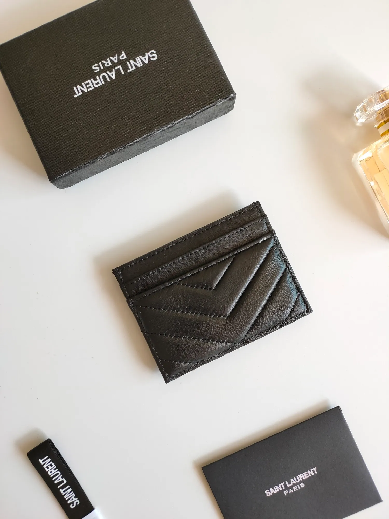 💰90 Saint Laurent new product shipped👉Genuine pickup bag, 🎀Sheep pattern microfiber lining, jacquard embossed stitching sheepskin credit card holder, metal interlocking YSL logo original single-pair hardware, replica details😋Style number: 423291😎Size: 10.5×7.5×0.5cm