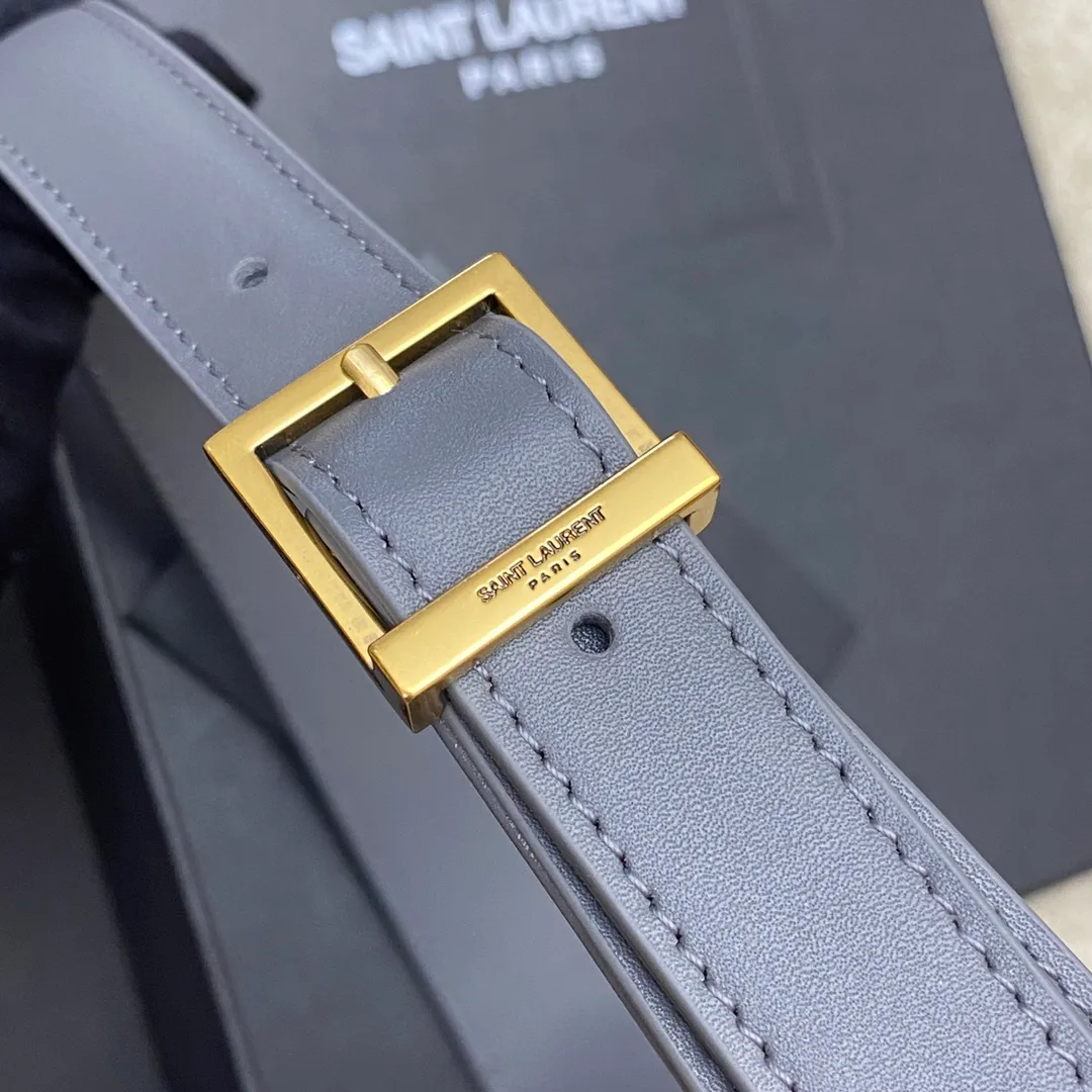 Gray plain/gold buckle 🌈2022 spring and summer new armpit bag hobo bag! One of this year’s treasure bags👍Minimalist shape + metal logo buckle opening and closing design Adjustable shoulder straps Simple, beautiful and high-end feeling The bag is light and easy to match The wife is so beautiful l The bag has sufficient capacity💋20210680 Model: 657228 [Original leather] Size: 24.5*14*6cm