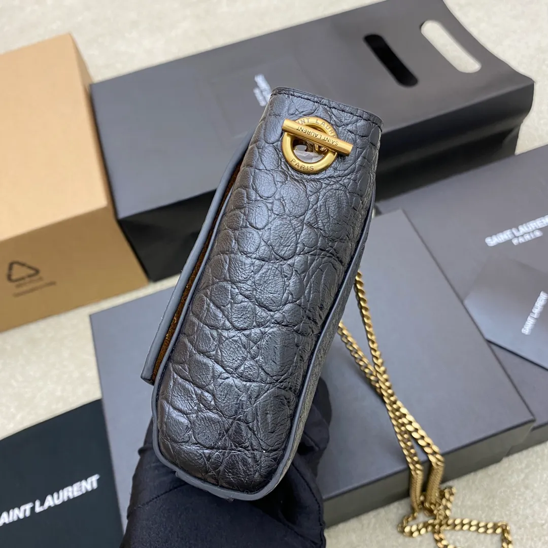 Black crocodile velvet double-sided/gold (small size) 🌈New size small 22CM arrived! 𝐊𝐚𝐭𝐞_Reversible suede & plain leather, buying one bag is equivalent to owning two bags, a great deal_Eternal classic kate, no need to worry about it becoming outdated, a style that can be used all year round, use plain leather in spring and summer, and use suede in autumn and winter! The chain can be removed! 20230780 Model: 712250 [original leather] Size: 22x14.5x6cm