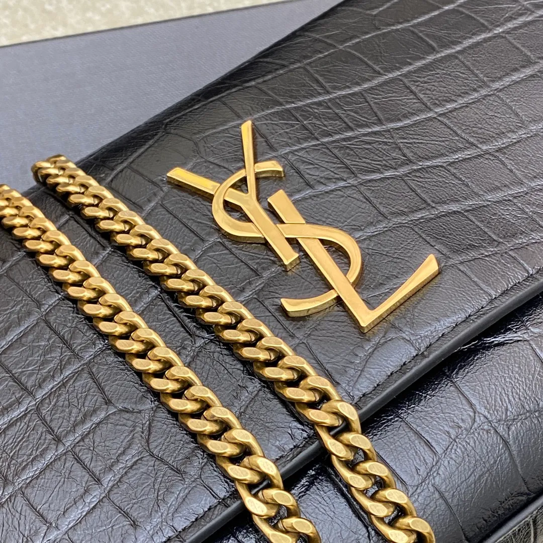 Black crocodile velvet double-sided/gold (small size) 🌈New size small 22CM arrived! 𝐊𝐚𝐭𝐞_Reversible suede & plain leather, buying one bag is equivalent to owning two bags, a great deal_Eternal classic kate, no need to worry about it becoming outdated, a style that can be used all year round, use plain leather in spring and summer, and use suede in autumn and winter! The chain can be removed! 20230780 Model: 712250 [original leather] Size: 22x14.5x6cm