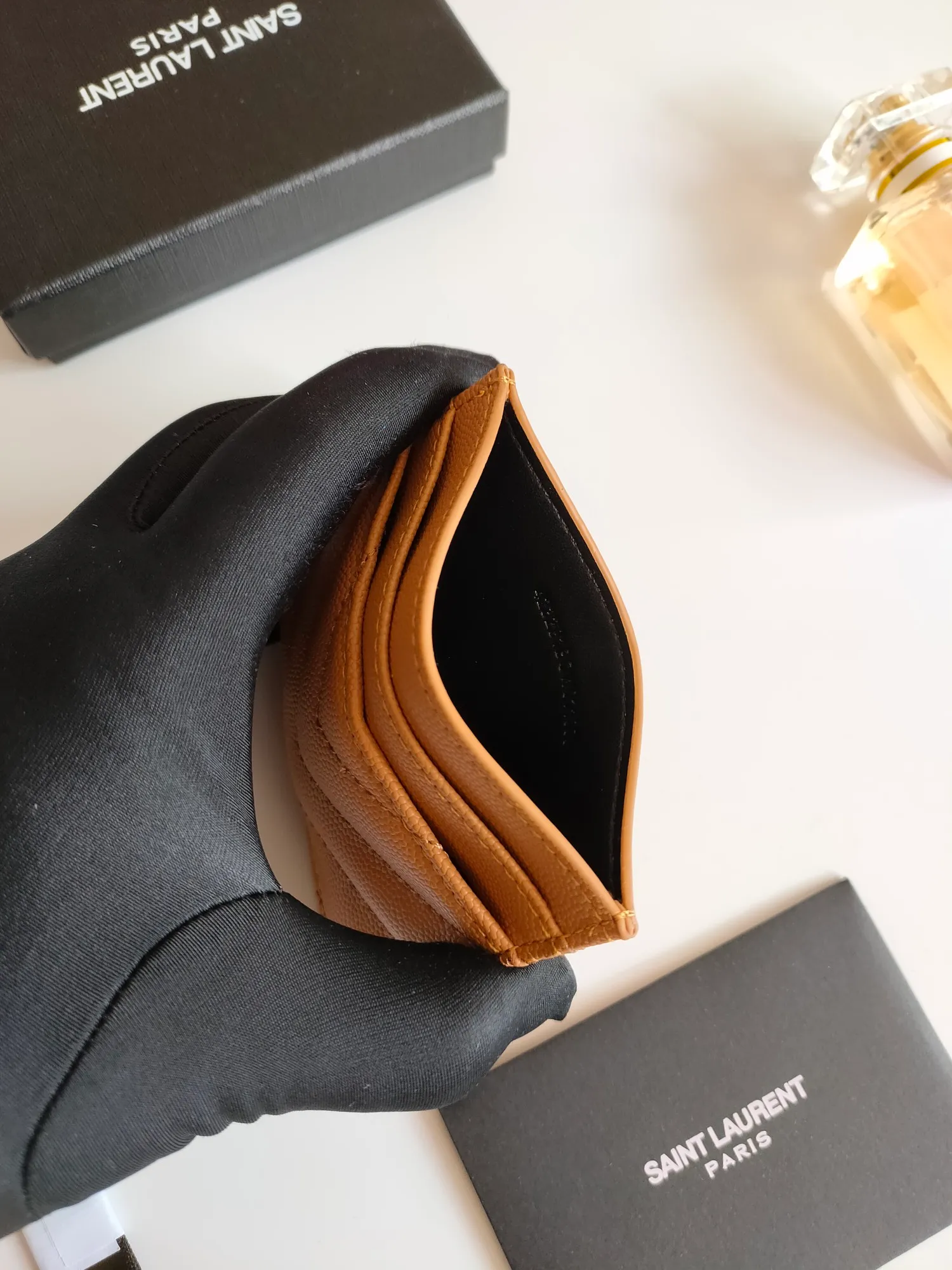 💰90 Yves Saint Laurent new product shipped👉Genuine pickup bag, cowhide ball pattern🎀Sheep pattern microfiber lining, jacquard stitching genuine leather credit card holder, metal interlocking YSL logo original single-pair hardware, replica details😋Style number: 423291😎Dimensions: 10.5×7.5×0.5cm