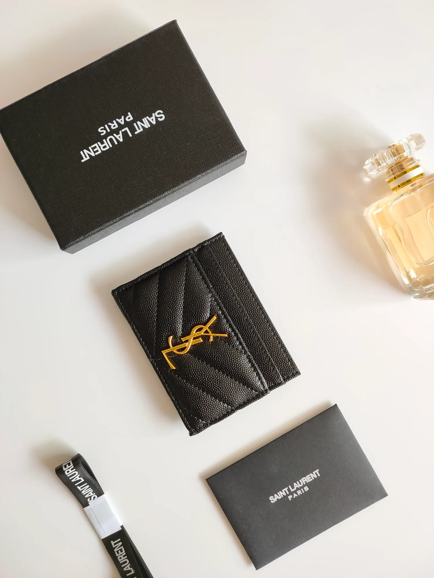 💰90 Yves Saint Laurent new product shipped👉Genuine pickup bag, cowhide ball pattern🎀Sheep pattern microfiber lining, jacquard stitching genuine leather credit card holder, metal interlocking YSL logo original single-pair hardware, replica details😋Style number: 423291😎Dimensions: 10.5×7.5×0.5cm