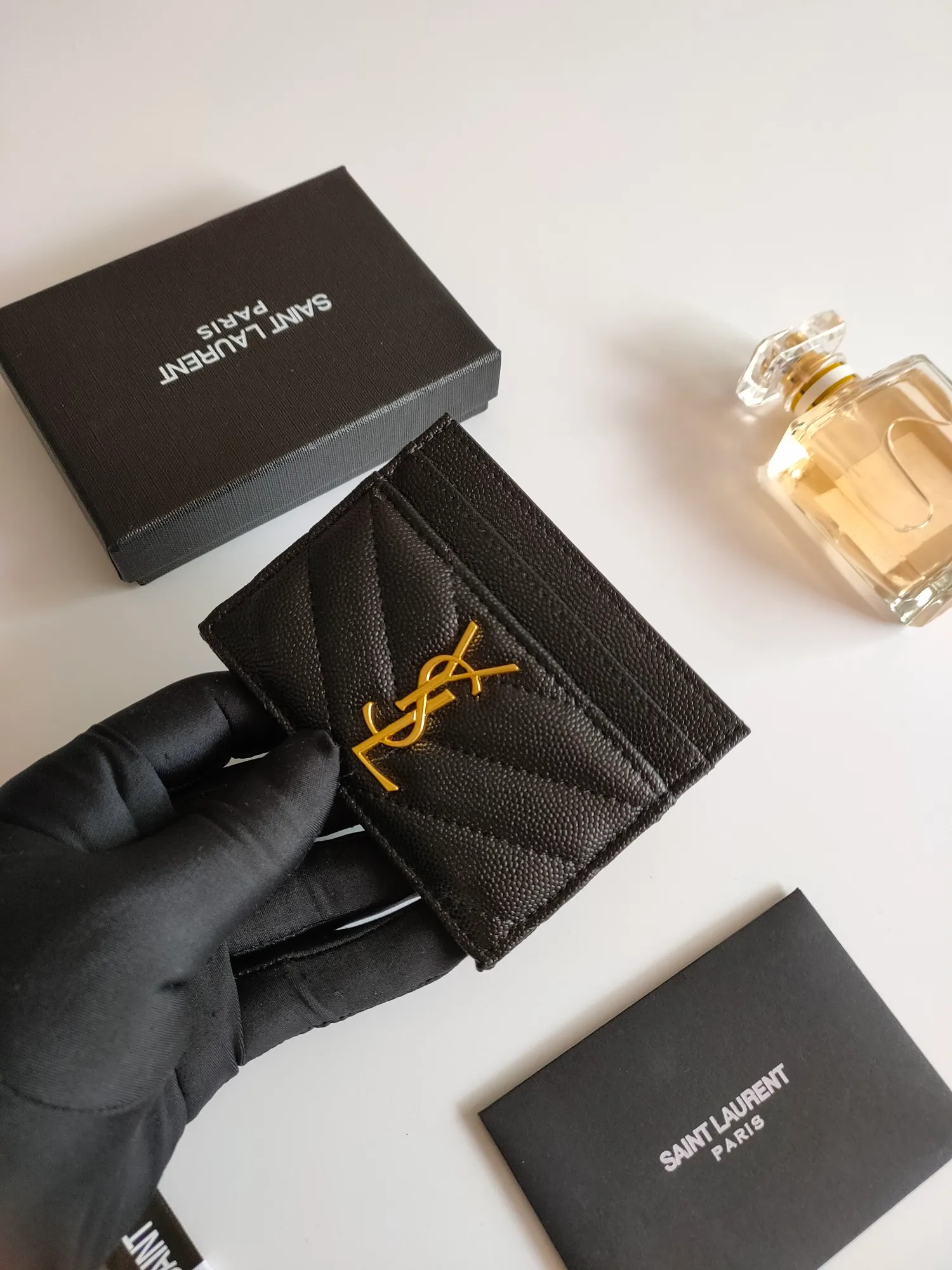 💰90 Yves Saint Laurent new product shipped👉Genuine pickup bag, cowhide ball pattern🎀Sheep pattern microfiber lining, jacquard stitching genuine leather credit card holder, metal interlocking YSL logo original single-pair hardware, replica details😋Style number: 423291😎Dimensions: 10.5×7.5×0.5cm