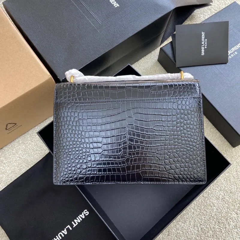 💰 1500 Crocodile pattern black/antique gold 🌈𝑺𝒖𝒏𝒔𝒆𝒕 𝟮𝟮𝒄𝒎#Classic luxurious crocodile pattern sunset bag original leather version! Friends who like crocodile pattern bags cannot miss this one! High-quality genuine leather, genuine mold-opening hardware, pursuing every detail, striving to be infinitely close to ZP👍20210750 Size: 22x8x16cm Model: 442906 [Original leather]