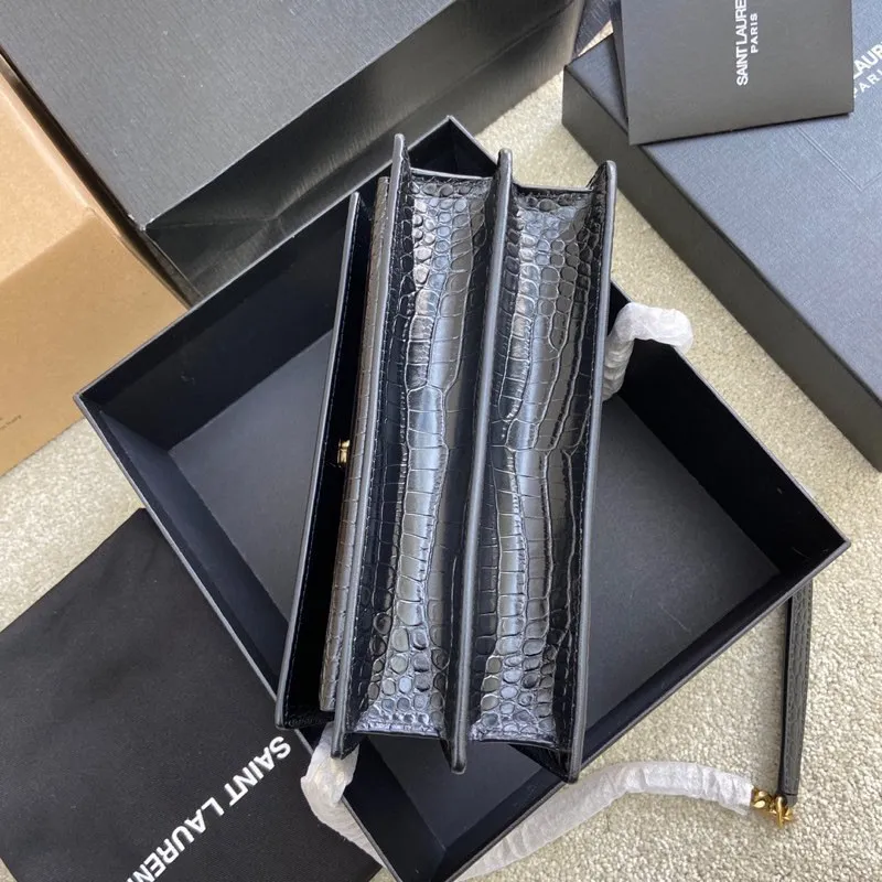💰 1500 Crocodile pattern black/antique gold 🌈𝑺𝒖𝒏𝒔𝒆𝒕 𝟮𝟮𝒄𝒎#Classic luxurious crocodile pattern sunset bag original leather version! Friends who like crocodile pattern bags cannot miss this one! High-quality genuine leather, genuine mold-opening hardware, pursuing every detail, striving to be infinitely close to ZP👍20210750 Size: 22x8x16cm Model: 442906 [Original leather]
