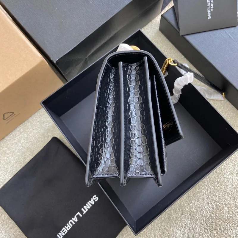 💰 1500 Crocodile pattern black/antique gold 🌈𝑺𝒖𝒏𝒔𝒆𝒕 𝟮𝟮𝒄𝒎#Classic luxurious crocodile pattern sunset bag original leather version! Friends who like crocodile pattern bags cannot miss this one! High-quality genuine leather, genuine mold-opening hardware, pursuing every detail, striving to be infinitely close to ZP👍20210750 Size: 22x8x16cm Model: 442906 [Original leather]
