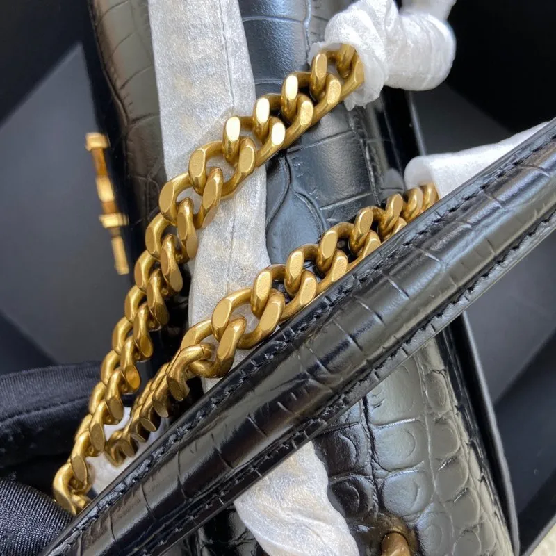 💰 1500 Crocodile pattern black/antique gold 🌈𝑺𝒖𝒏𝒔𝒆𝒕 𝟮𝟮𝒄𝒎#Classic luxurious crocodile pattern sunset bag original leather version! Friends who like crocodile pattern bags cannot miss this one! High-quality genuine leather, genuine mold-opening hardware, pursuing every detail, striving to be infinitely close to ZP👍20210750 Size: 22x8x16cm Model: 442906 [Original leather]