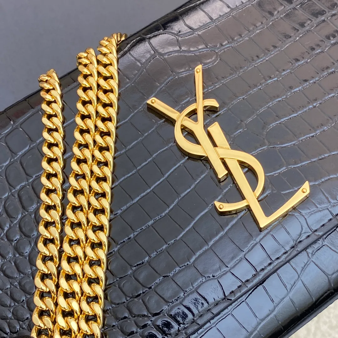💰1260 Black Crocodile/Gold 🌈Y’s most classic style Kate chain crossbody bag! A versatile style that is a must-have in every girl’s wardrobe! High-quality original South African cowhide, wear-resistant and scratch-resistant, no need to take special care of it💫Believe me, kate is definitely an eternal classic. No one would dare to say they are fashionable without a Y family tassel bag👍20210630 Model: 354021 [original leather] Size: 24*14.5*5.5cm