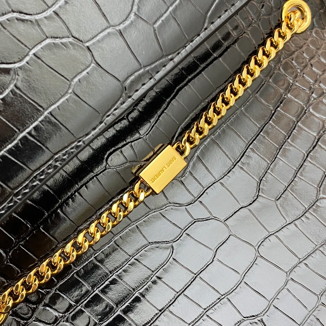 💰1260 Black Crocodile/Gold 🌈Y’s most classic style Kate chain crossbody bag! A versatile style that is a must-have in every girl’s wardrobe! High-quality original South African cowhide, wear-resistant and scratch-resistant, no need to take special care of it💫Believe me, kate is definitely an eternal classic. No one would dare to say they are fashionable without a Y family tassel bag👍20210630 Model: 354021 [original leather] Size: 24*14.5*5.5cm