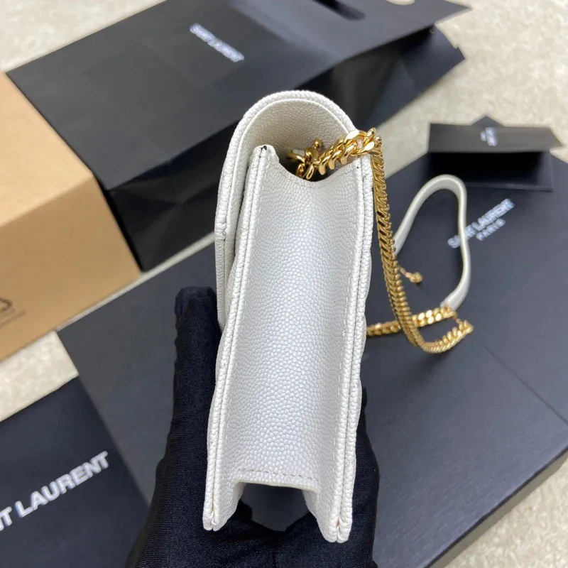 White ball-grained leather/gold hardware 🌈woc small envelope bag original leather version👍 Speaking of envelope bags, this one from the Y family must have a name! The entire bag is made of original caviar cowhide, with a three-dimensional shape and a comfortable feel! The detachable shoulder strap design enriches the versatility of the bag. The shoulder strap can be removed and used directly as a handbag & evening bag. It has multiple built-in card slots, which is extremely practical. You can bring your mobile phone and cards with you when you go out, and it can take you around the world easily‼ ️20210550 Model: 441974 [original leather] Size: 19*11.5*4cm