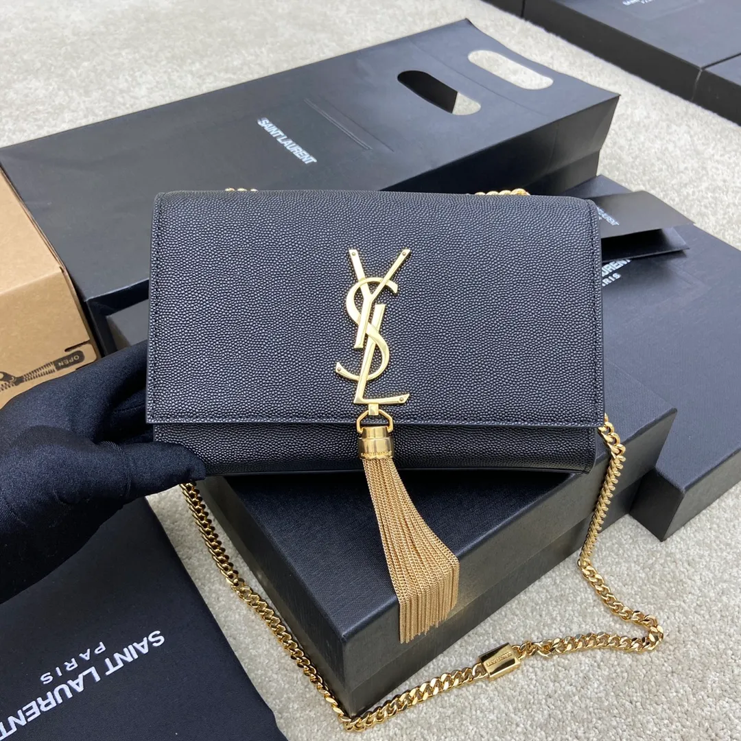 💰1260 Black ball pattern/gold buckle [original leather] 🌈KATE The most classic style and the most practical size. The core design of this series is the Y family logo. Mr. Yves Saint Laurent invited poster artist Cassandre to design it. The three letters are superimposed on each other, which is simple and avant-garde. High-quality crocodile pattern cowhide, wear-resistant and scratch-resistant! Definitely a timeless classic! No Y family tassel bag dares to say that they are fashionable👍20210630 Model: 377628 Size: 20*12.5*5cm