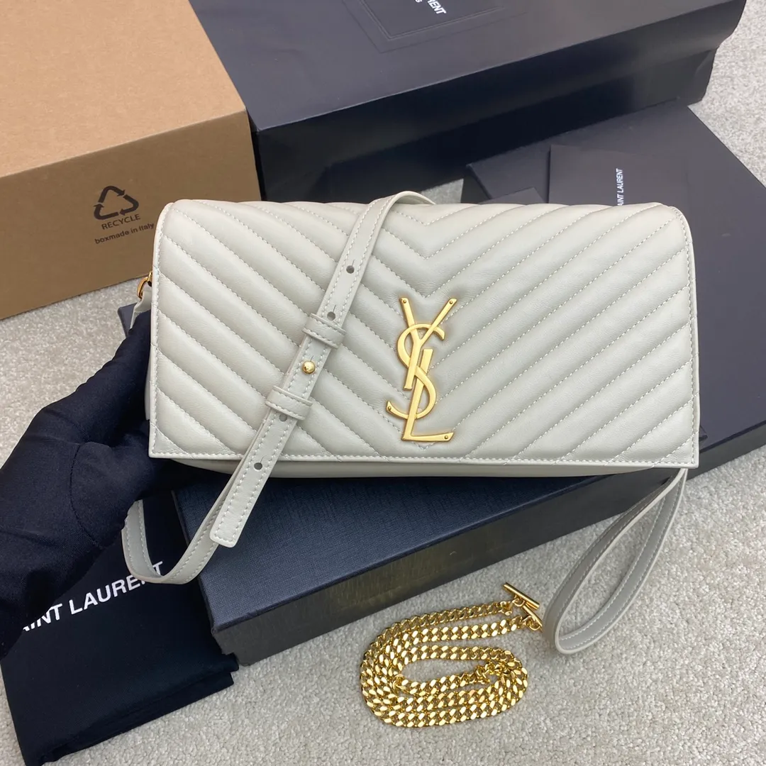 Milk white sheepskin/gold 🌈KATE 99 quilted sheepskin handbag. Speaking of the most popular bags in the past two years, the name of the armpit bag must be included! Carry it with a spaghetti strap. There is a kind of casual French elegance, which makes people think that this girl is very fashionable at first glance, but she is also effortlessly fashionable. There is also a long leather shoulder strap that can be worn interchangeably! One pack for multiple uses👍20230750 Model: 632014 [original leather] Size: 26x13.5x4.5cm