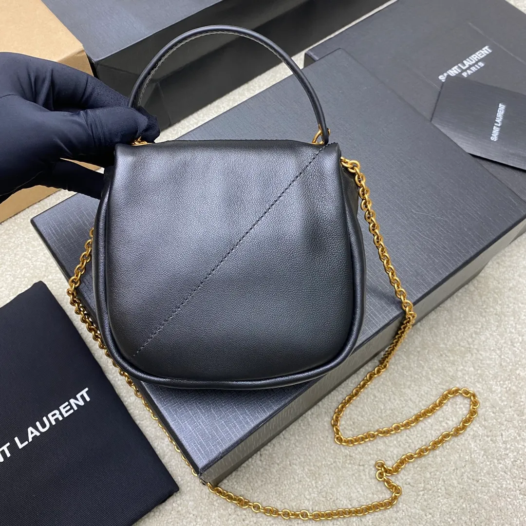 💰1260 black sheepskin/antique gold 🌈New JAMIE mini original sheepskin handbag! Bag in soft nappa leather with CARRE RIVE GAUCHE crepe topstitching. Lightweight and compact, with an adjustable sliding shoulder strap, it can be worn in a variety of ways. The bag is designed with a classic retro distressed version. It is very beautiful and fashionable, versatile for commuting, unexpectedly light and very practical! Even though it has a small capacity, it can definitely be carried by hand, on one shoulder or cross-body! Definitely not a small waste bag😎20240630 Model: 801362 [original leather] Size: 16x11x4cm