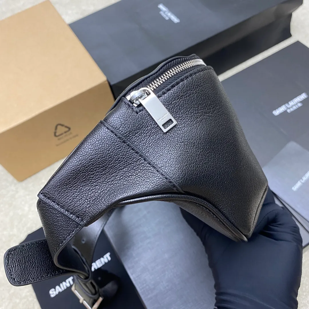 💰1240 Black Goat/Silver (waist bag) 🌈The latest big logo waist bag from Y’s counter👑Using high-grade caviar leather pattern, customized exclusive hardware, exclusive to the market😎The shape is the original semi-circular bag body, and the leather shoulder strap is equipped with an adjustment buckle, suitable for both fat and thin! It can also be adjusted into a chest bag or crossbody bag [Celebration], which increases the functionality of the bag! There are no other compartments in the bag except for 3 card slots and a cash slot, so you can use it casually without any constraints👍20240630 Model: 569737 [original leather] Size: 25x14x3.5cm